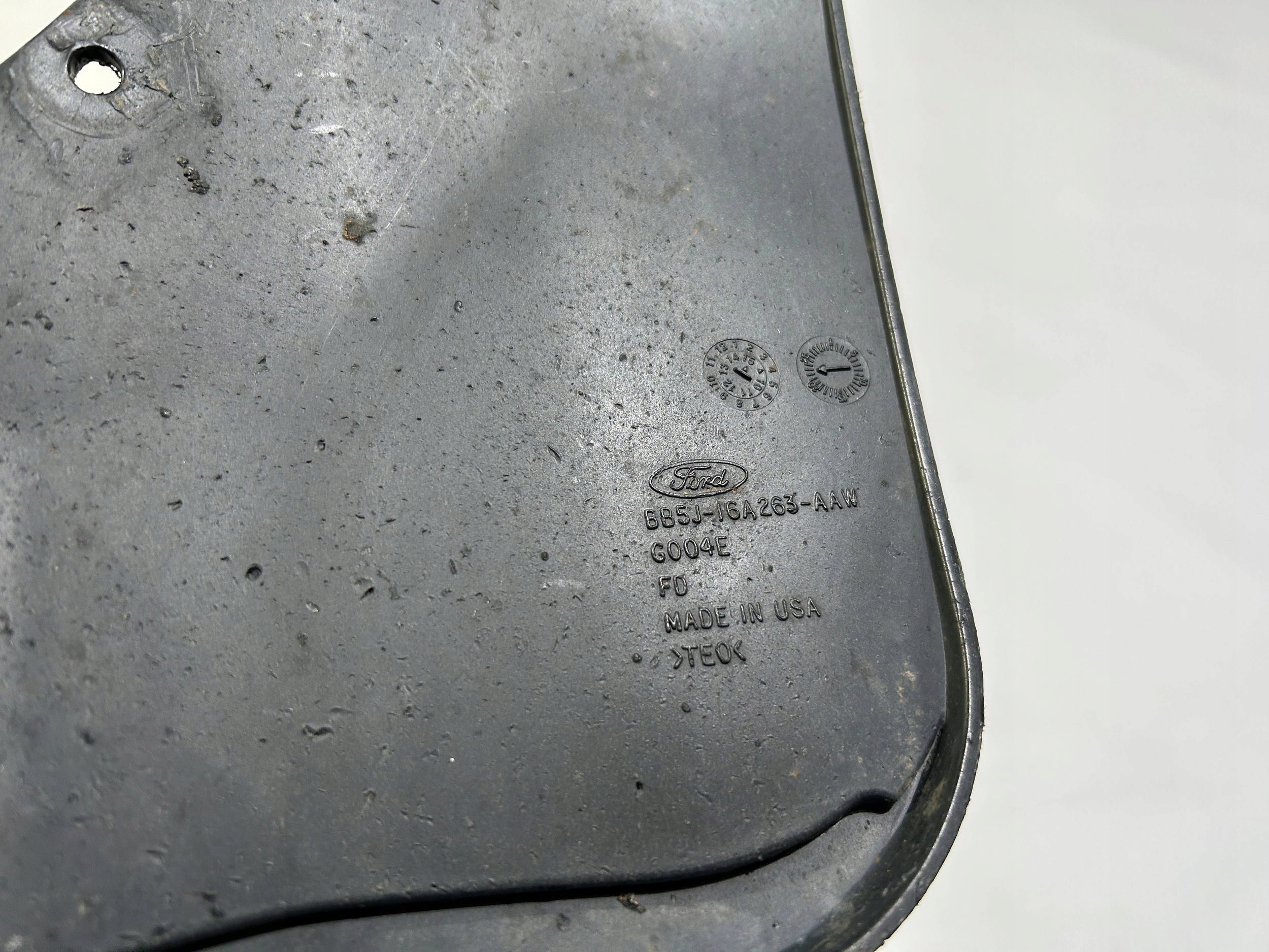 mudguard flap front front left Ford Explorer V 2016