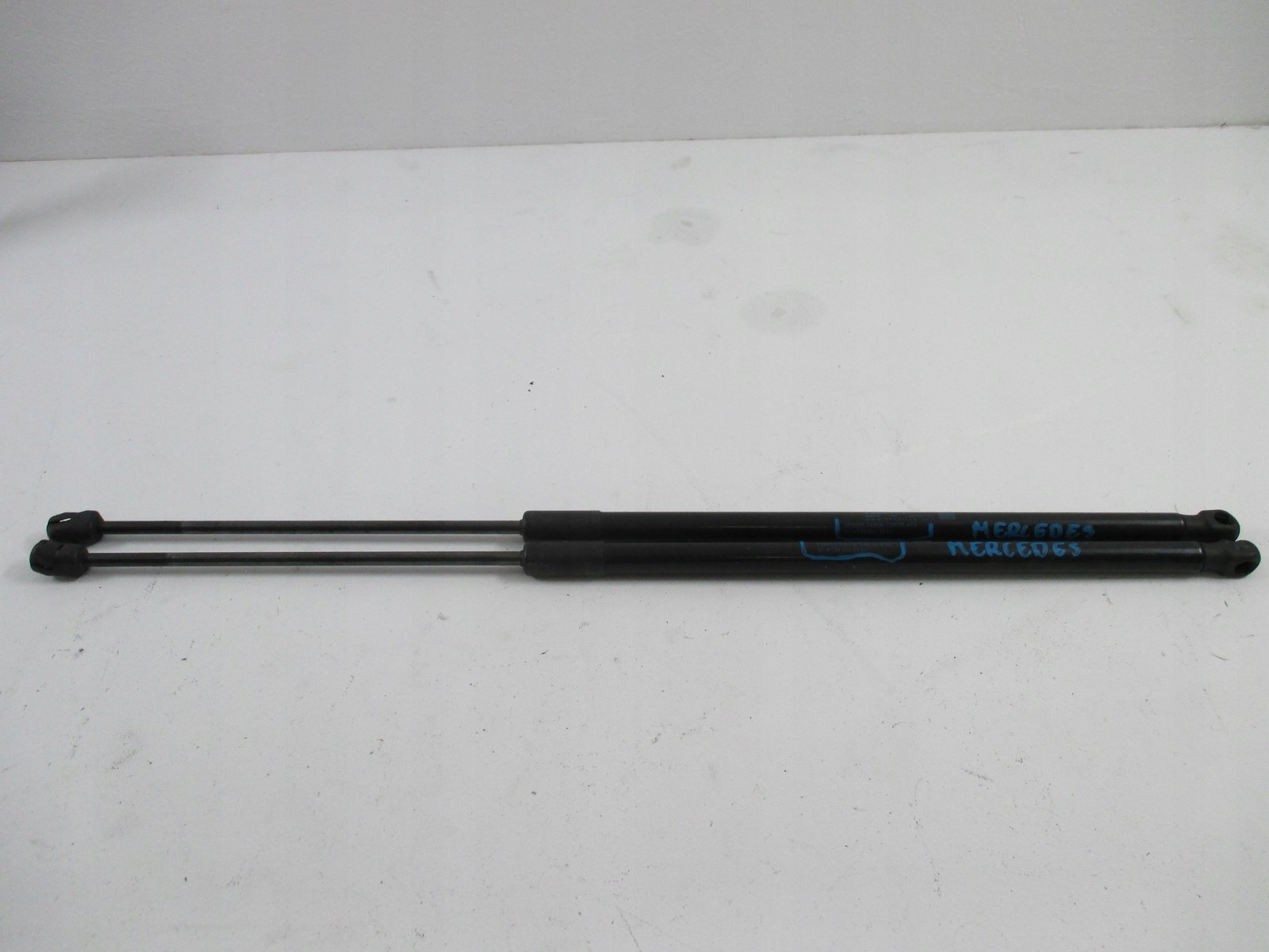 DÄMPFER MERCEDES GLA A1569800164 A1569800264