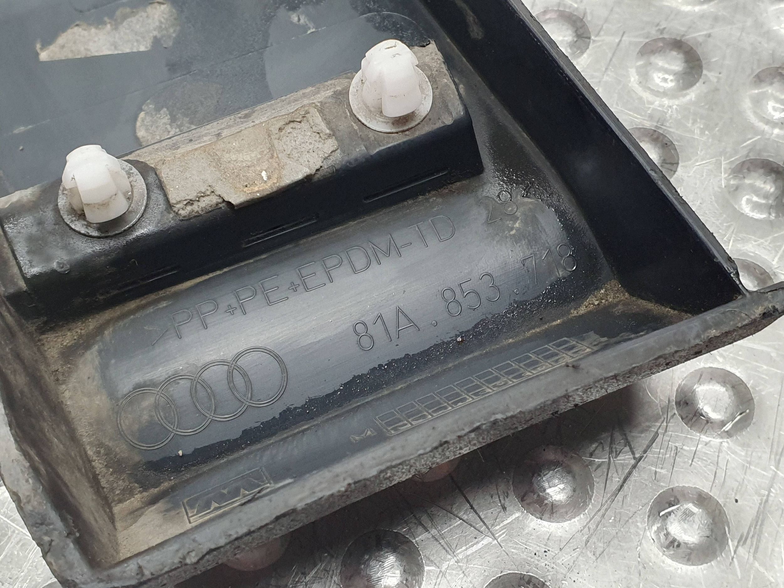 lišta blatníku pravý předek 81A853718A AUDI Q2 81A