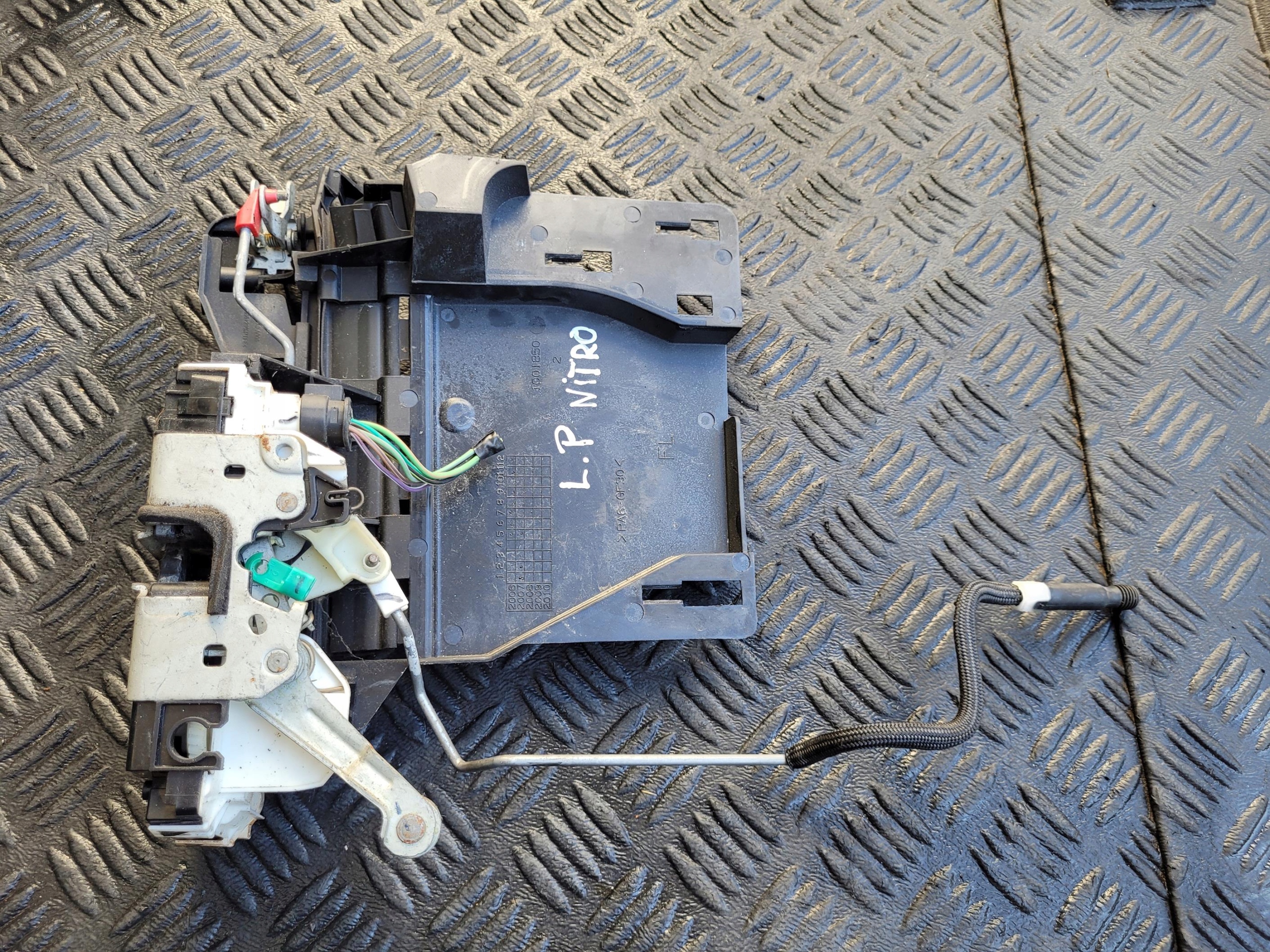 lock door front front left P04589469AD DODGE NITRO