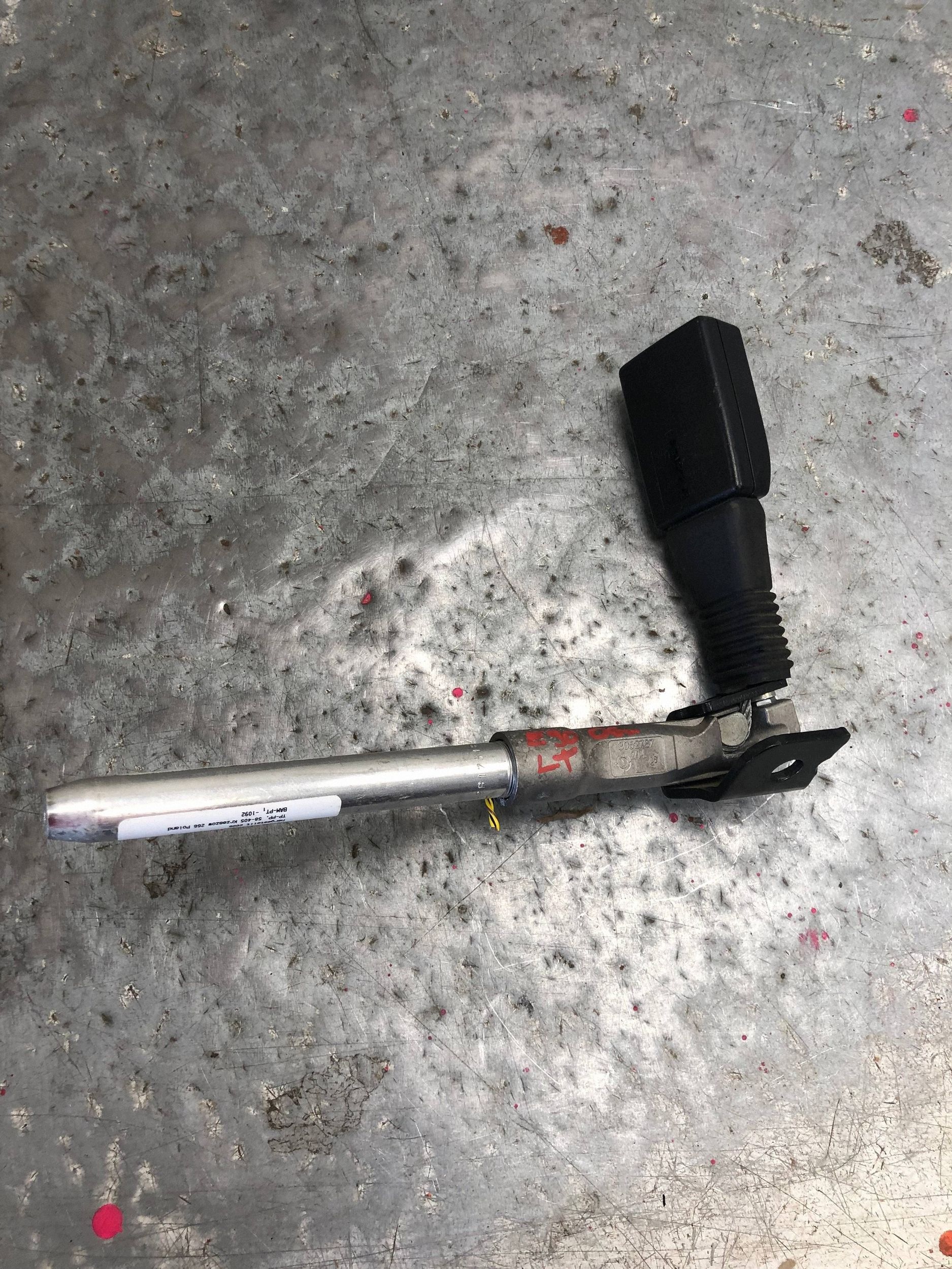 ZAPINKA adjuster supports left rear part BMW E90 6975363