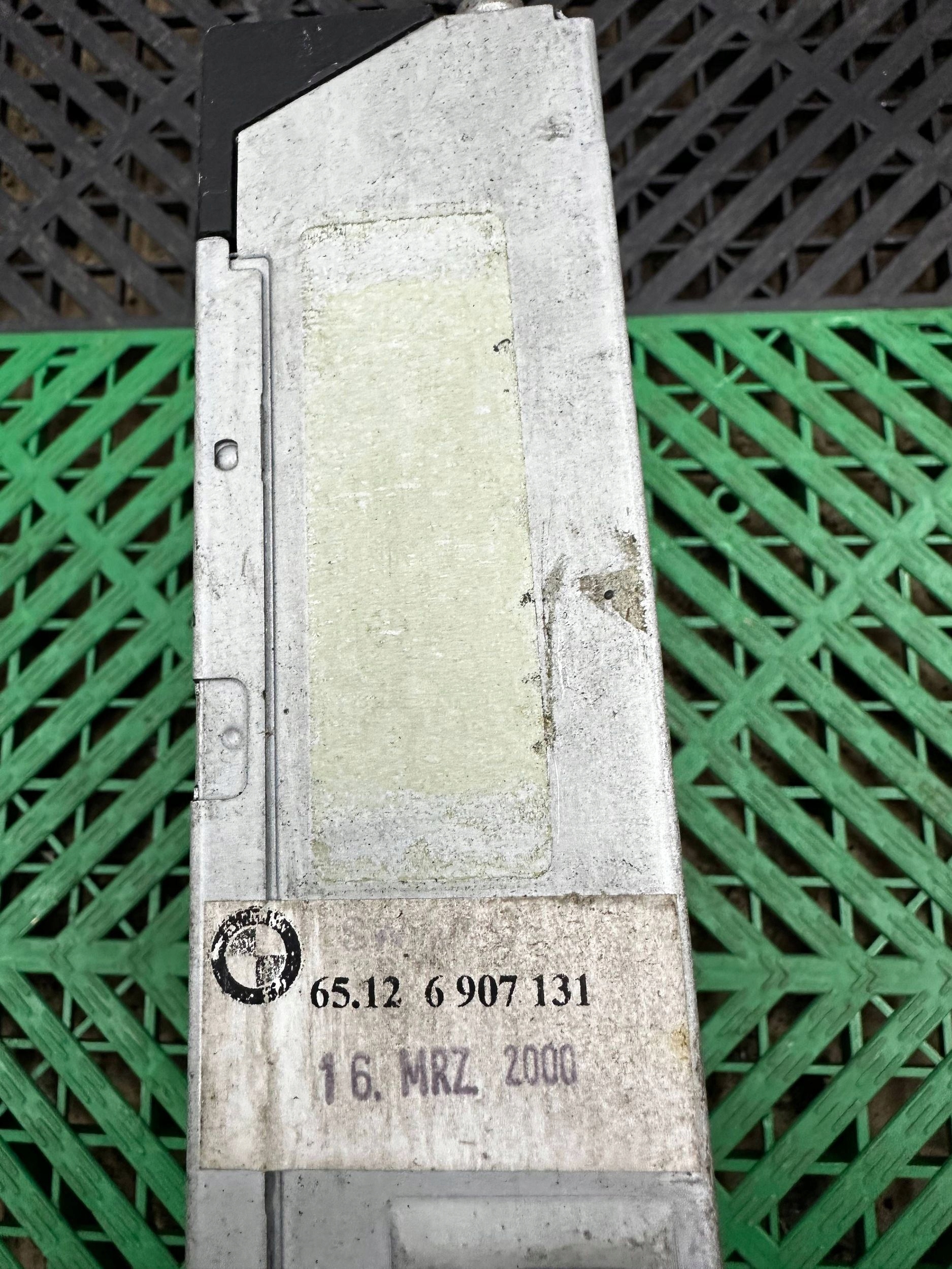 verstärker antenne BMW 7 E38 6907131