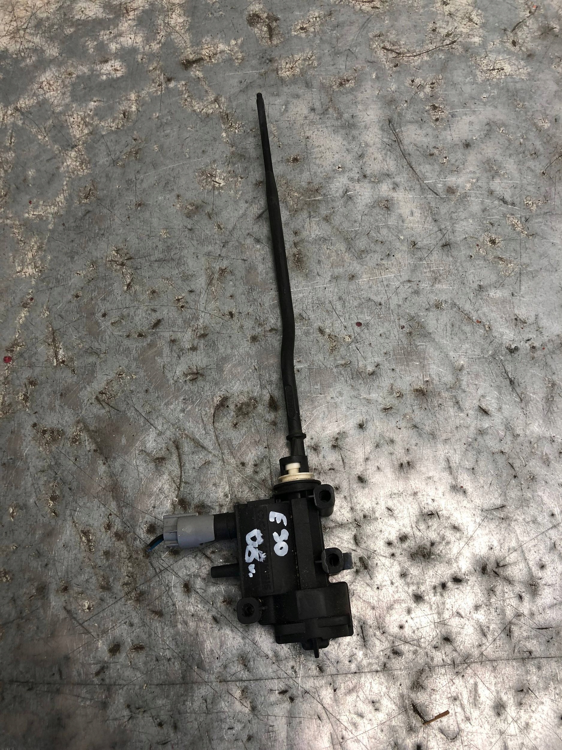 Dämpfer Klappen Tankklappe BMW E90 6985880