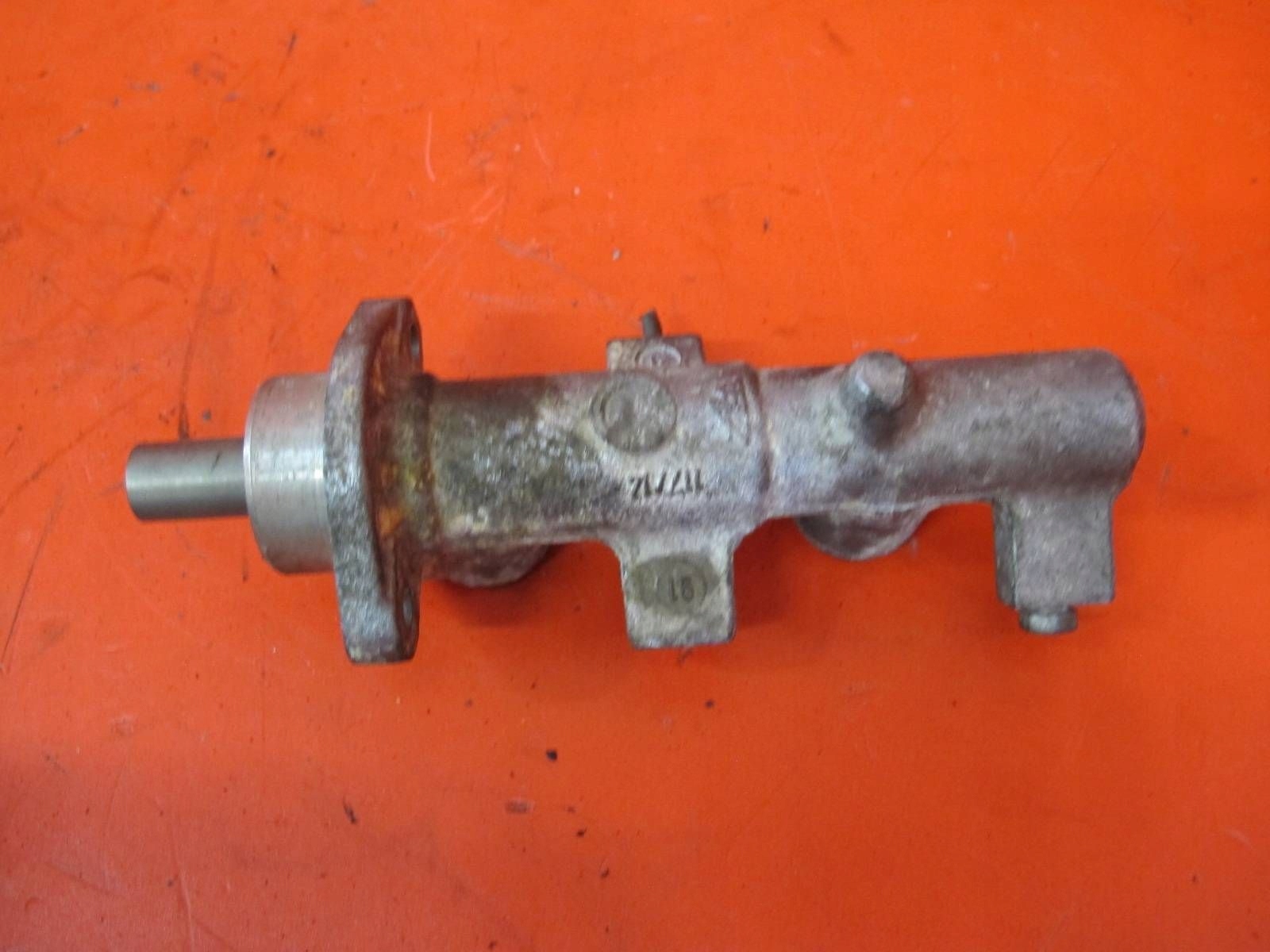 PORSCHE 968 pump pump brake