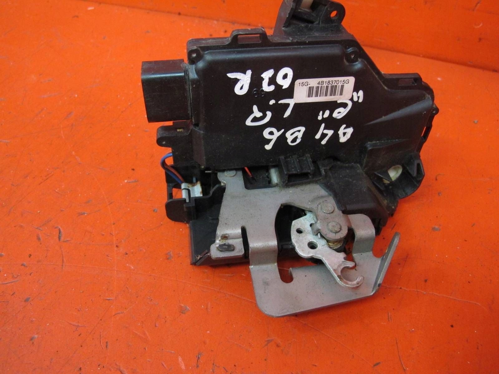 AUDI A4 B6 8E MALYSZ lock door left front front 9-PIN EUROPA 4B1837015G
