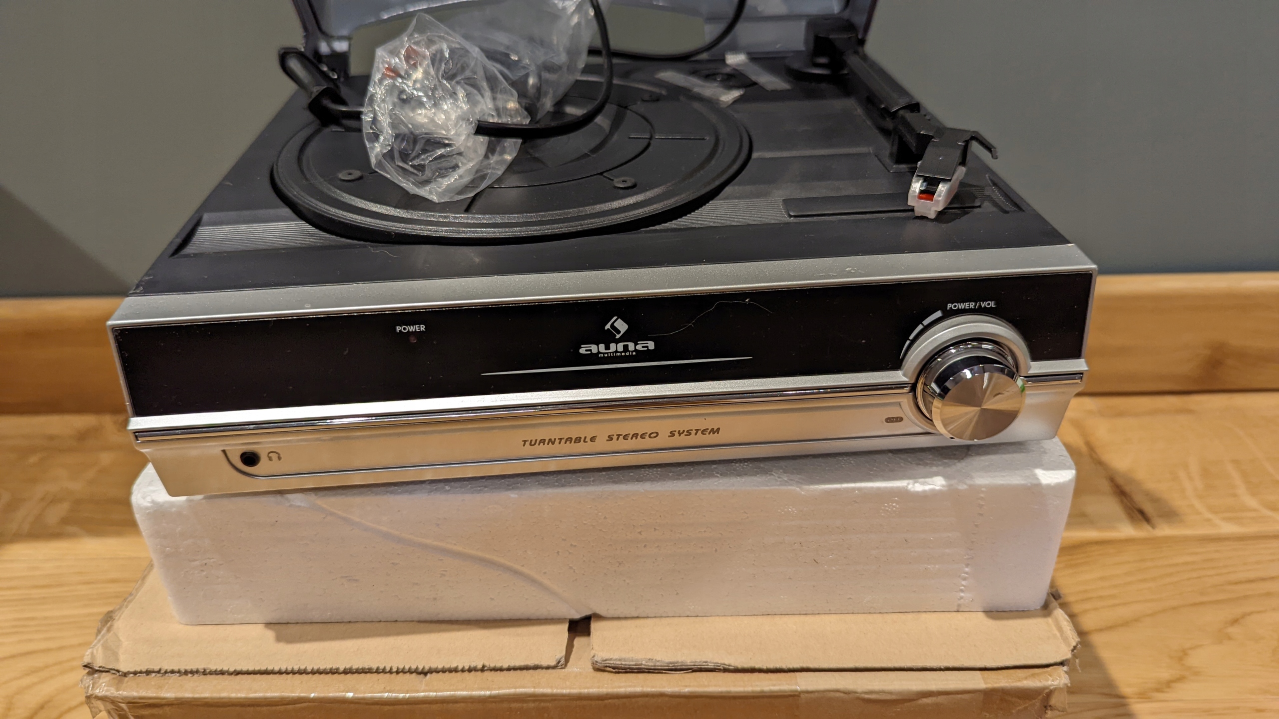 Gramofon Auna TBA-928 srebrny Wbudowany przedwzmacniacz brak informacji