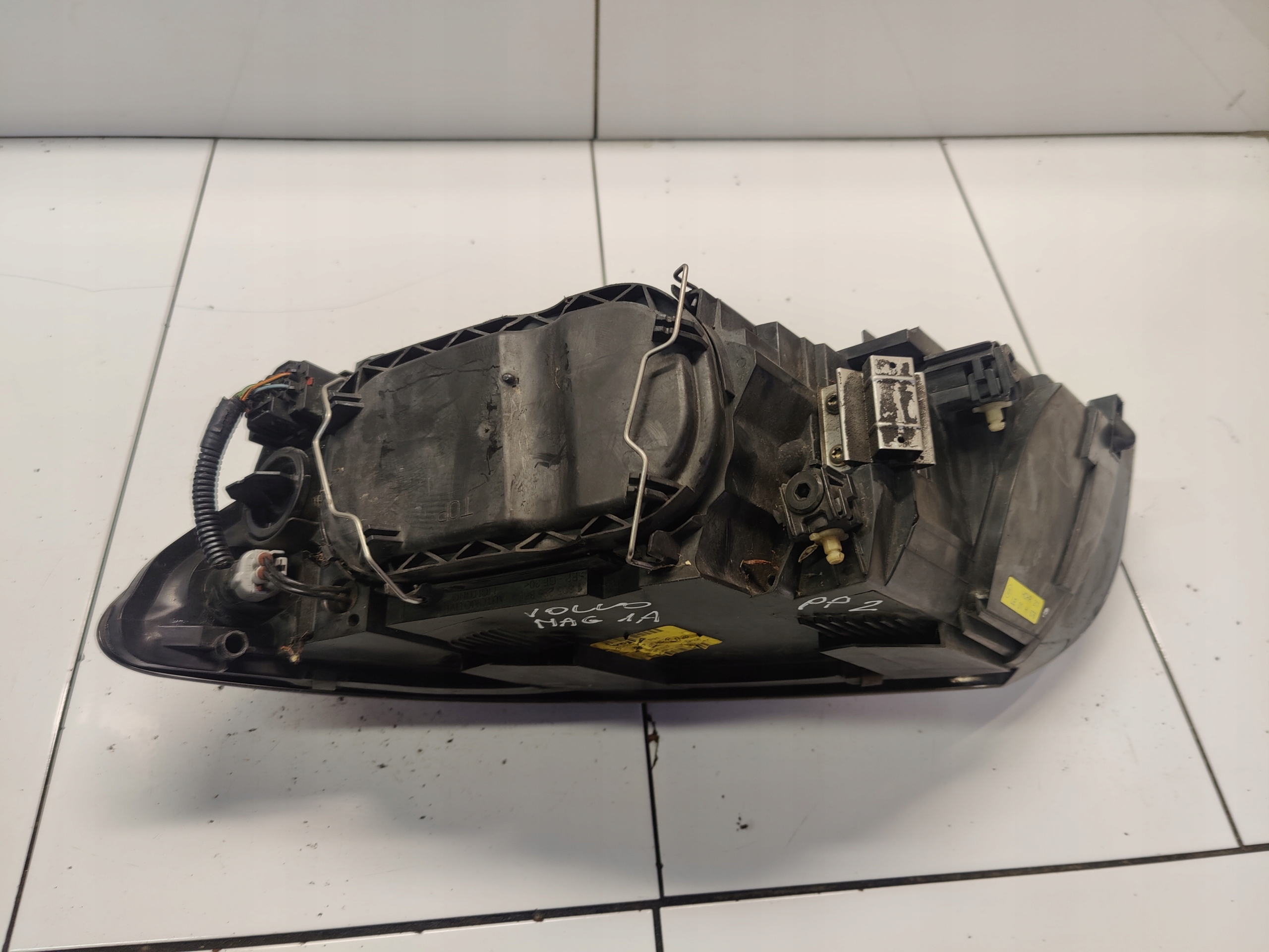 VOLVO V50 light right front front 30698880 UK