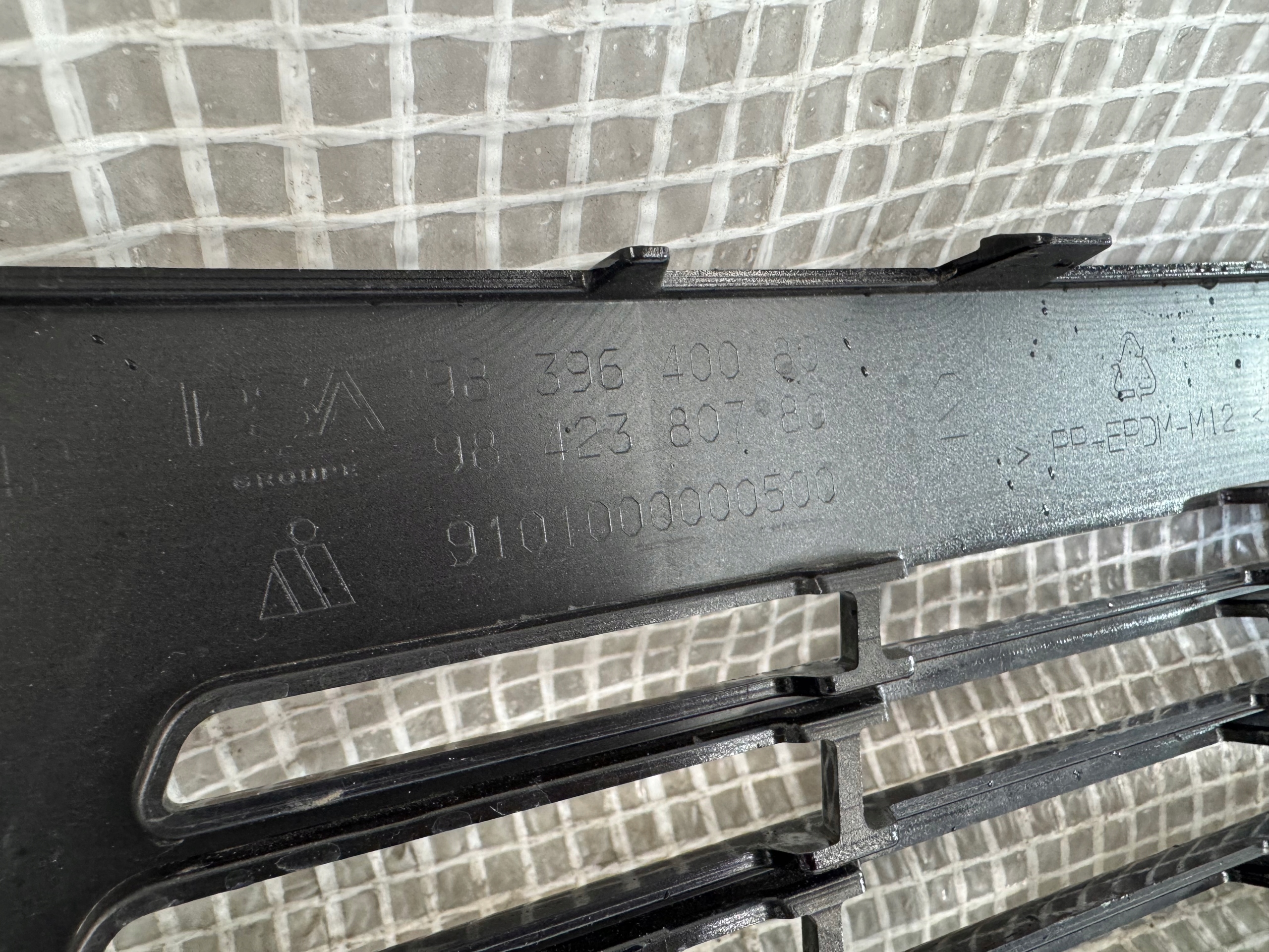 Opel Astra Kühlergrill FRONTGRILL Kühlergitter 98396400 - Thumbnail 3