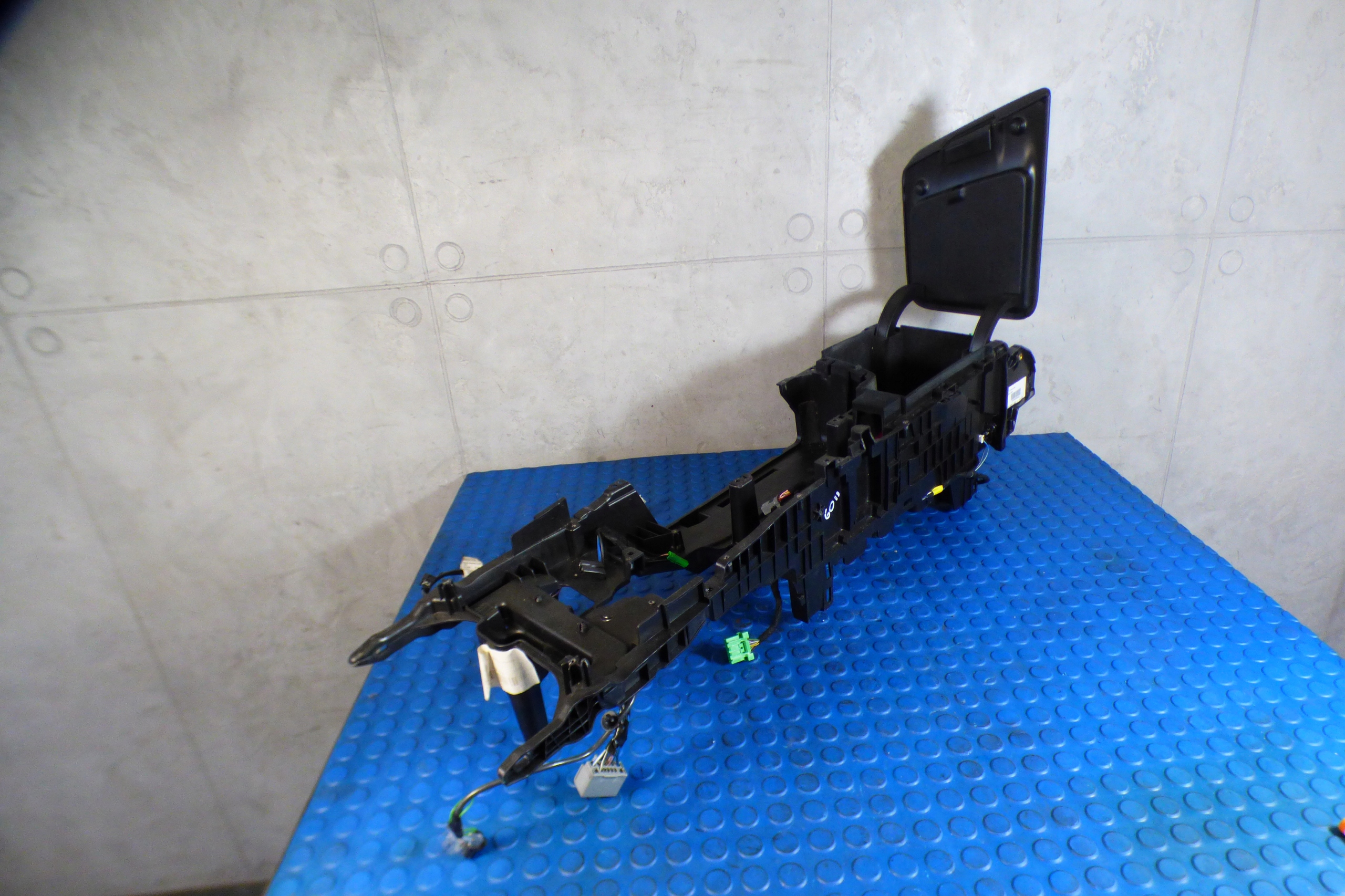 tunel central armrest VOLVO V60 S60 II 2018