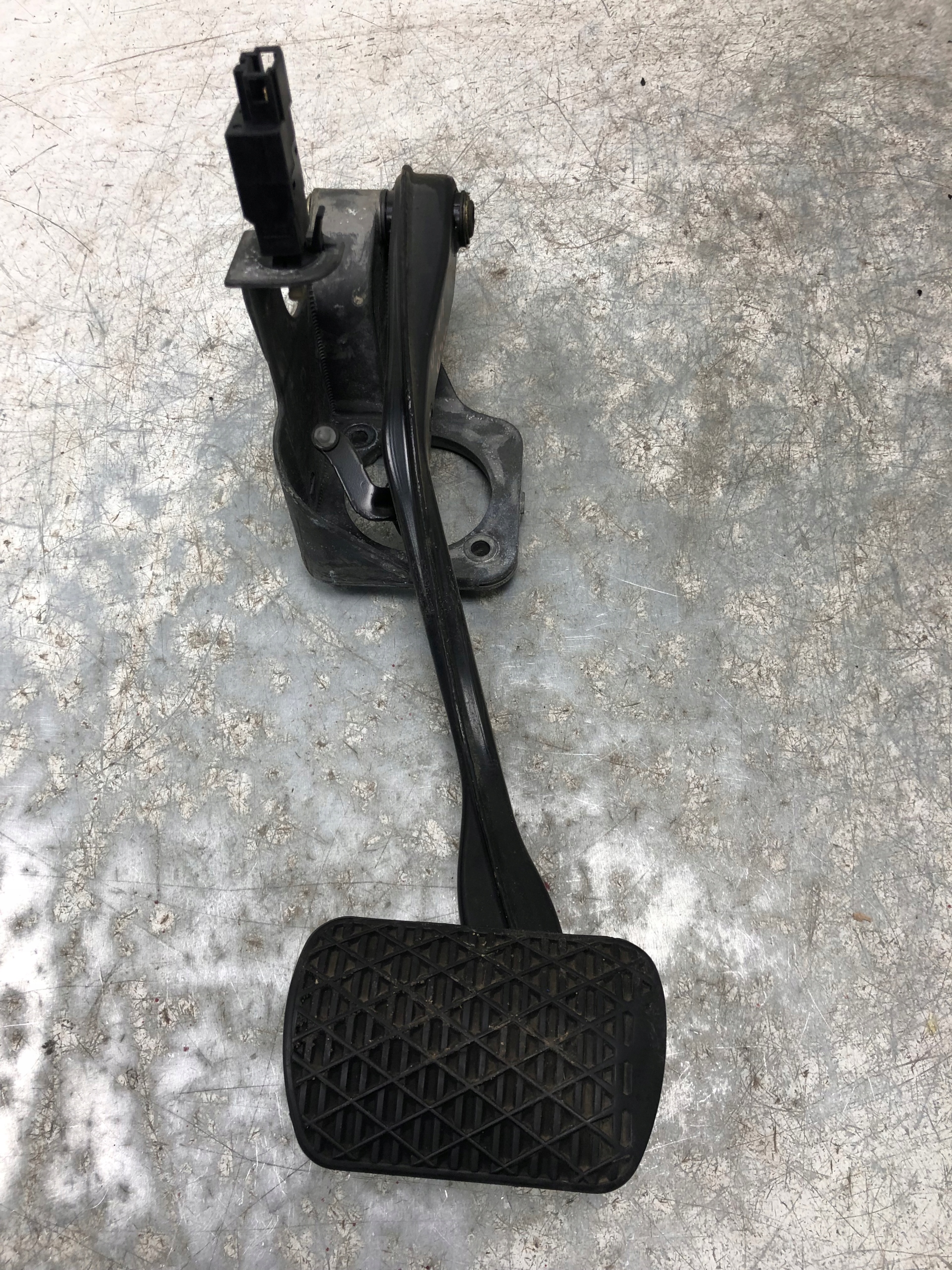 PEDAL bremse MERCEDES W211 A2112900119