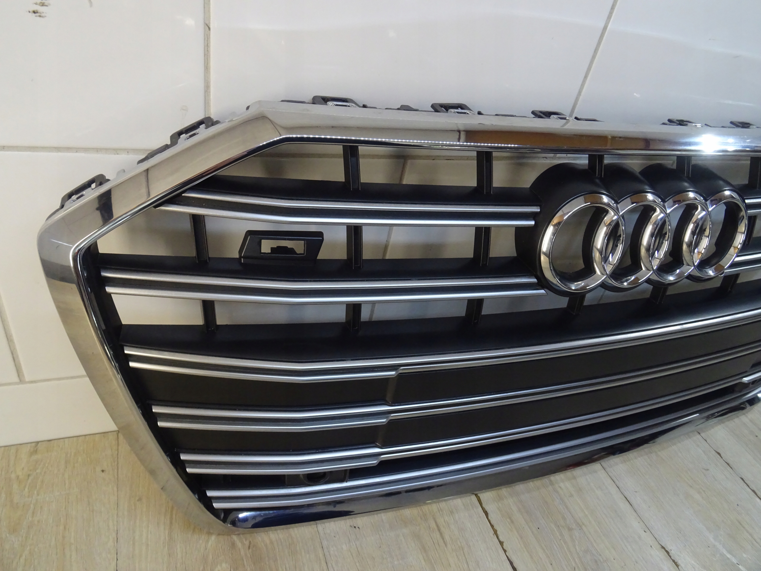Audi OE 4K0853653D решетка радиатора