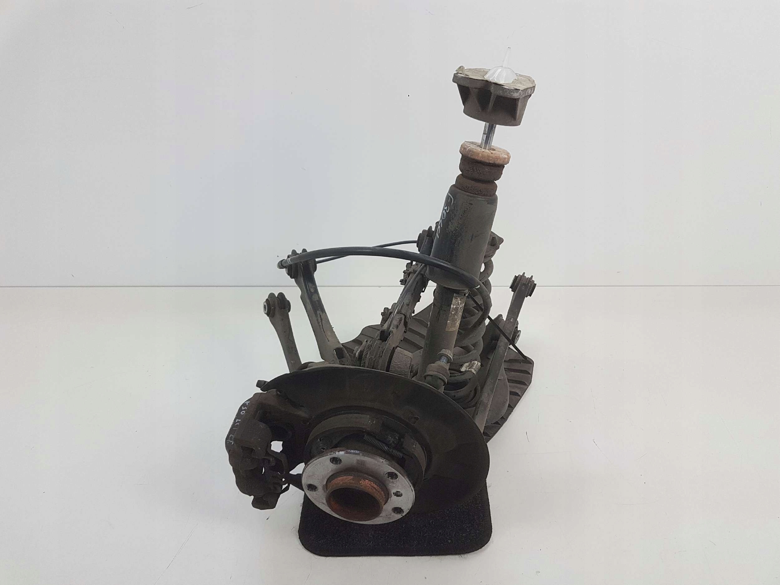 BMW F30 LCI 2.0D swing shock absorber left rear part