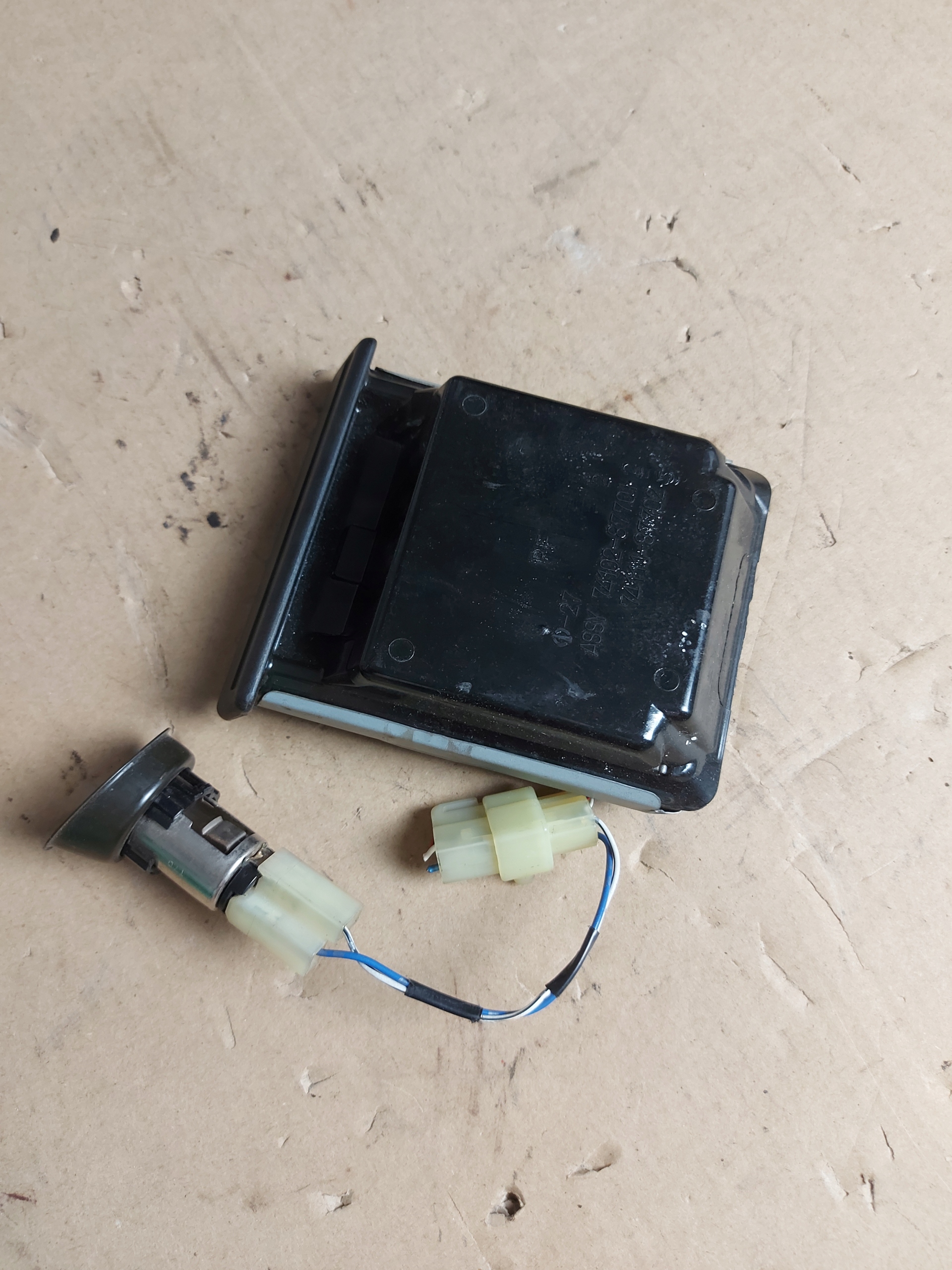 passenger compartment ashtray DAIHATSU GRAN MOVE 1.6 B 1999 OE EU