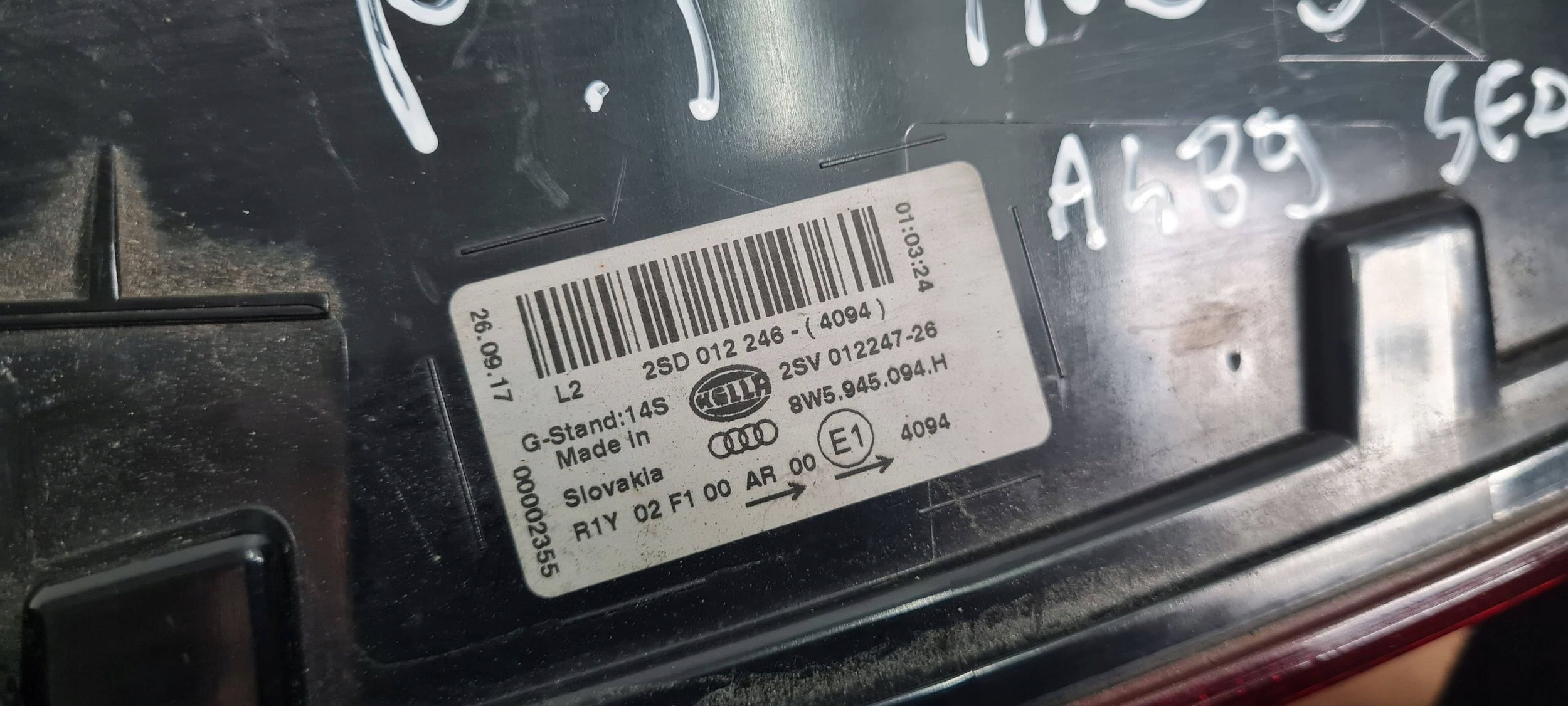 A4 B9 8W light right rear part sedan LED 8W5945094H