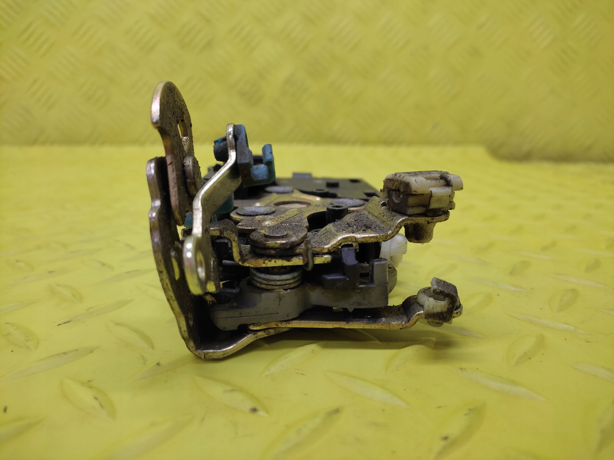 SUZUKI FORENZA lock door left front