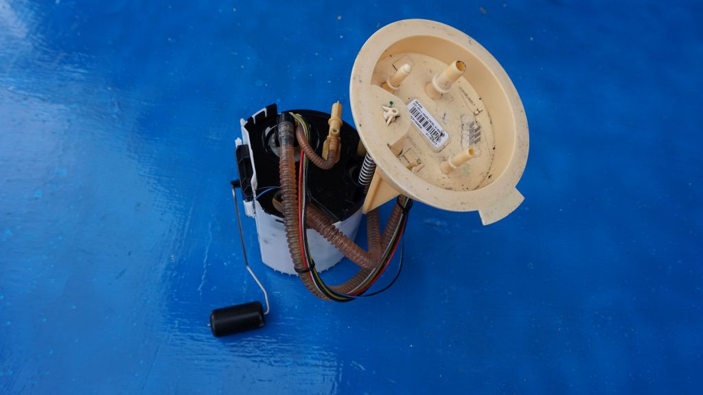 VOLVO S60 V60 S90 V90 CC 2.0 D4 - feed pump