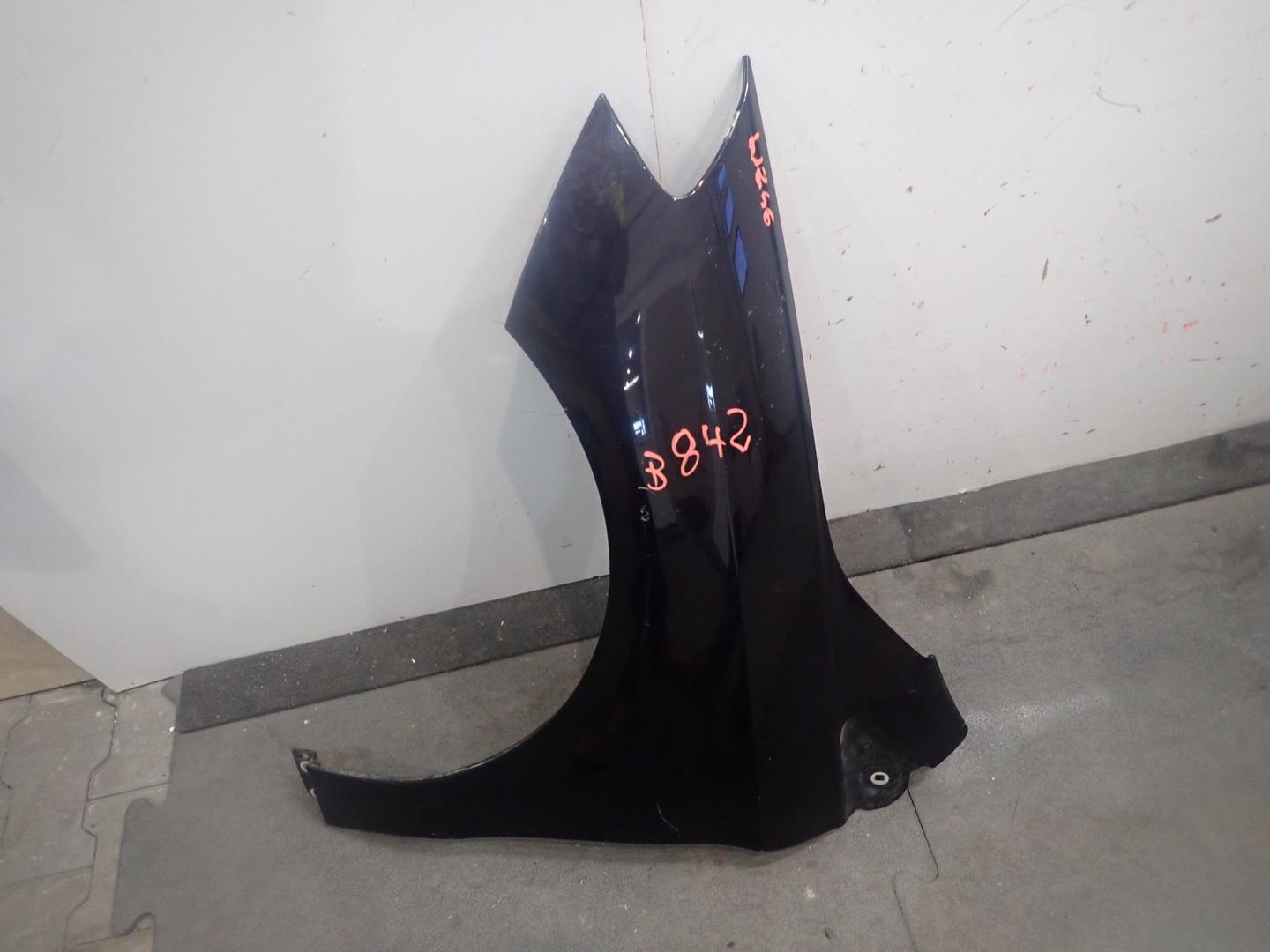 fender front front left MERCEDES B-KLASA W246