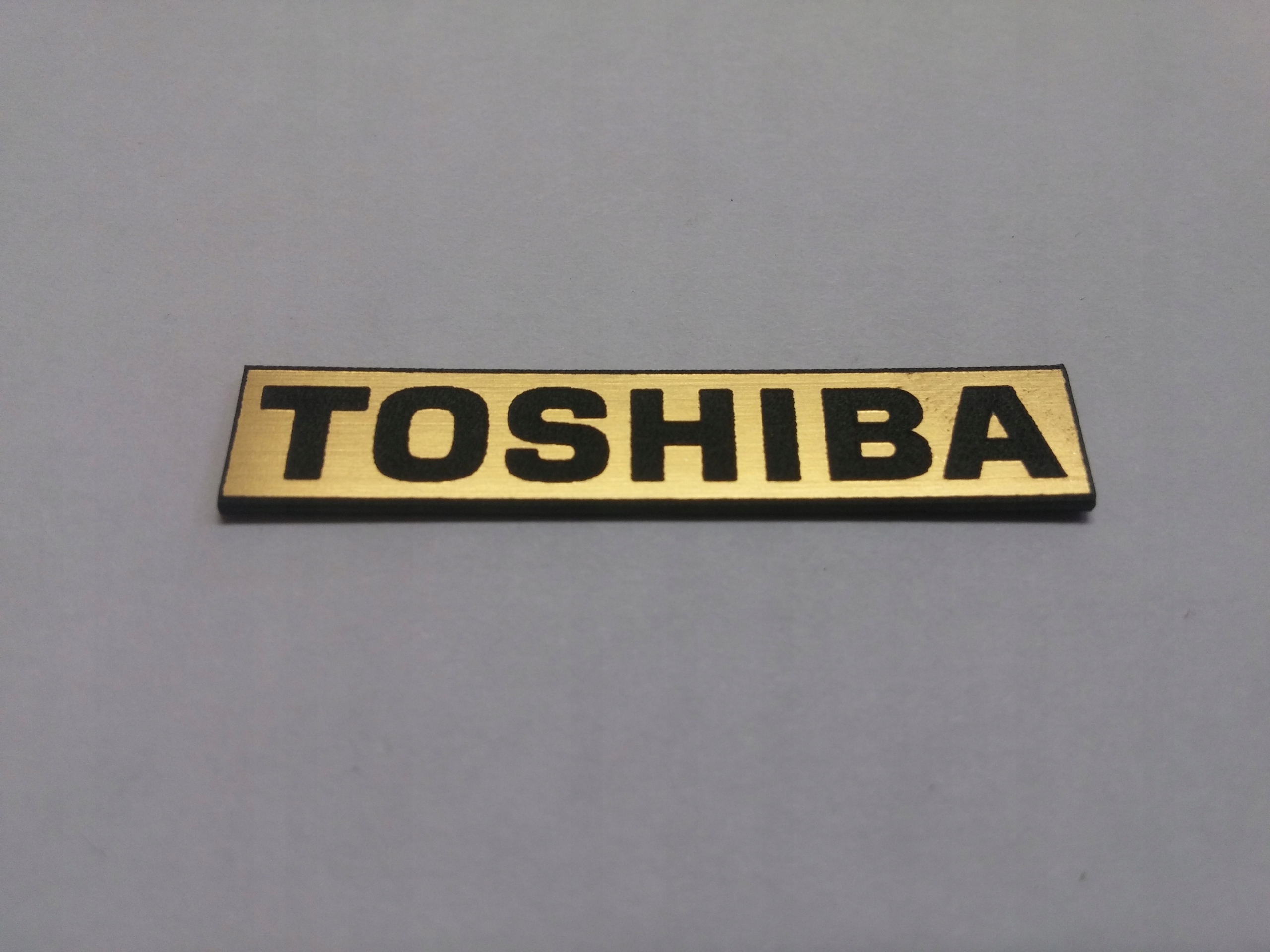 

Toshiba naklejka emblemat 41 x 8 mm * Złota