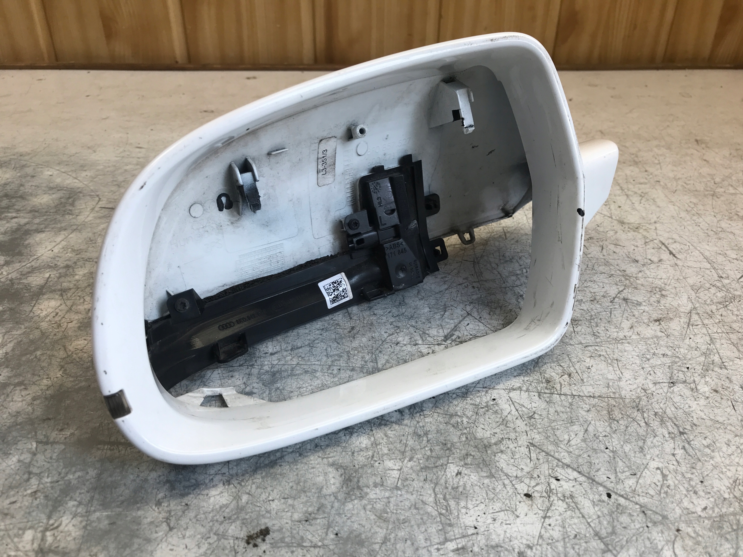cover mirrors left of left AUDI A4 B8 LIFT LY9C
