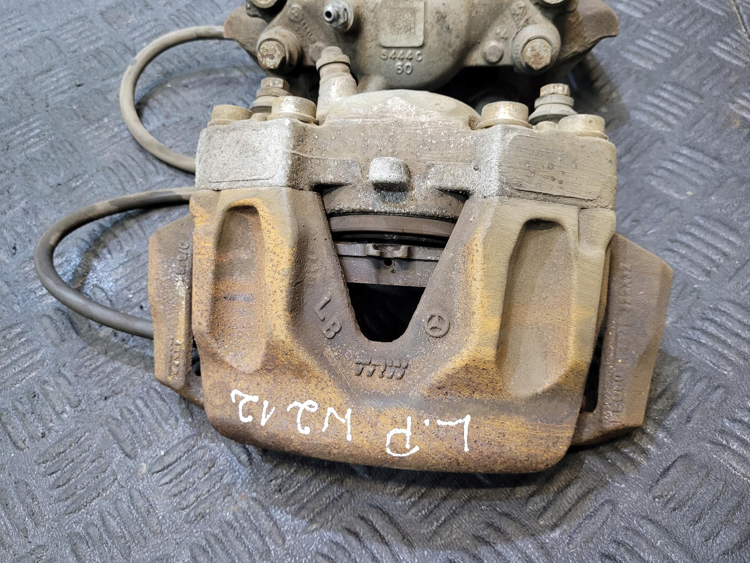 caliper front front right MERCEDES E W212 2.2 D CDI