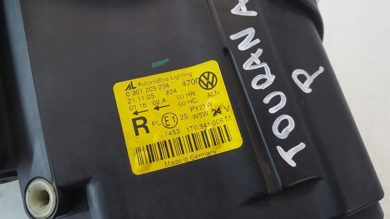 light front front right VW Touran