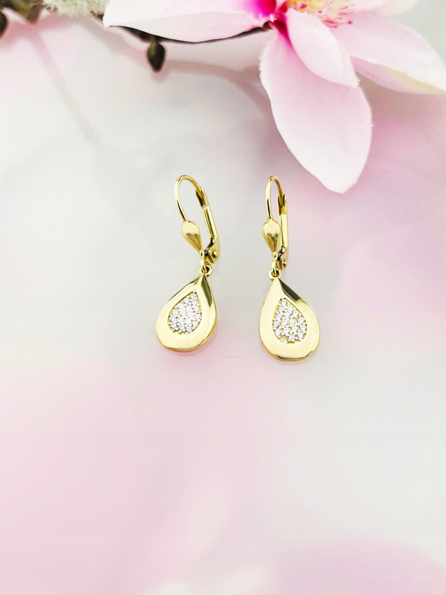 Zlaté náušnice s visícími slzami a kapičkami se zirkony