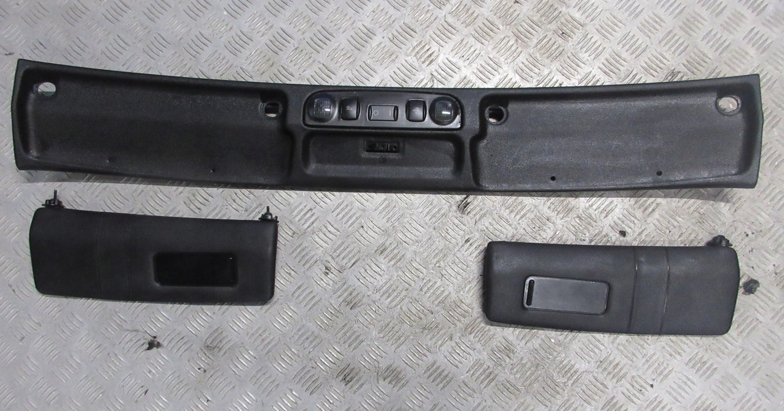 НАКЛАДКА ДАШОК СТЕЛІ КОЗИРОК AUDI TTn