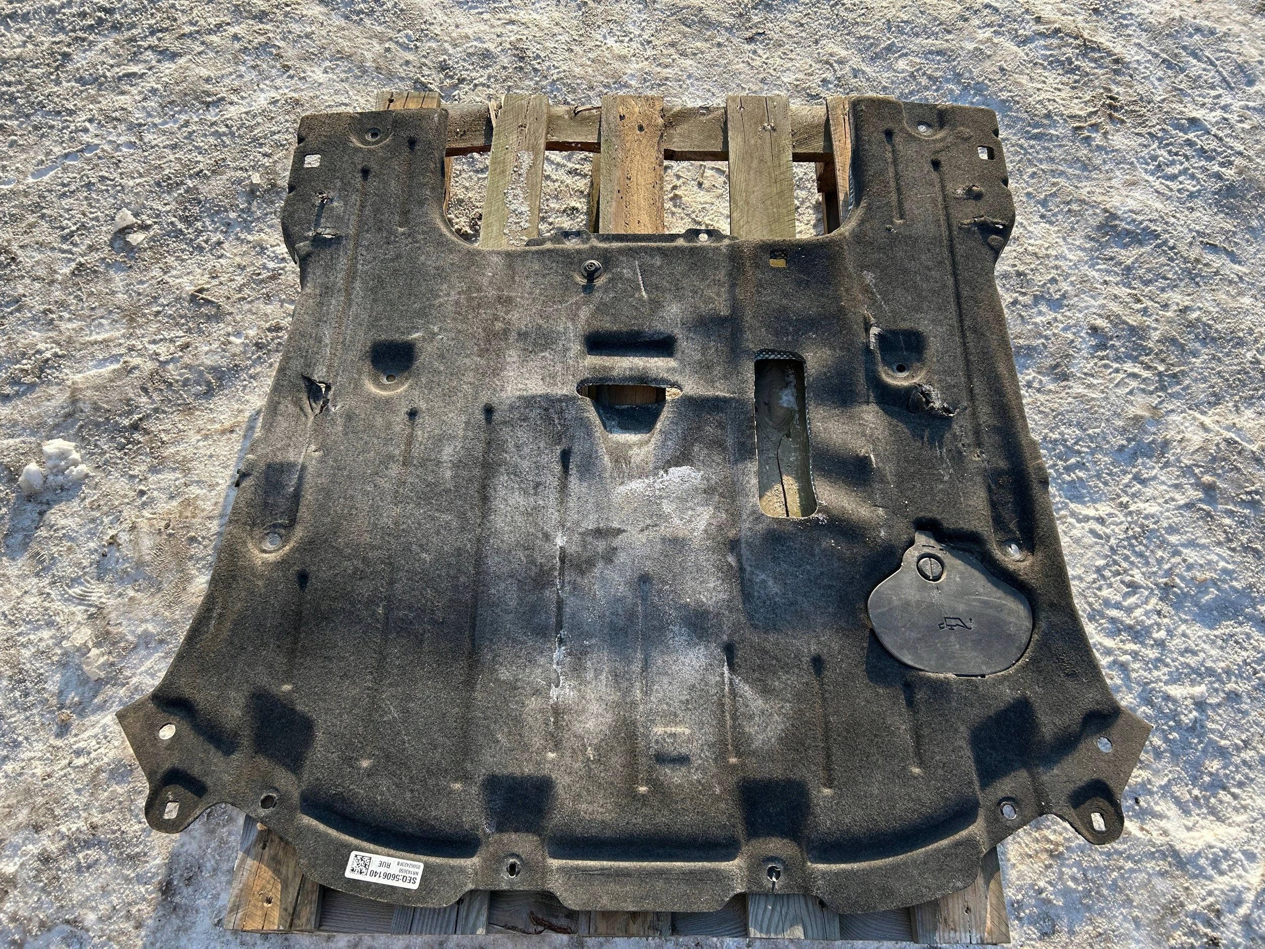 cover lower chassis of the engine Chrysler Pacifica Hybrid Plugin 2021