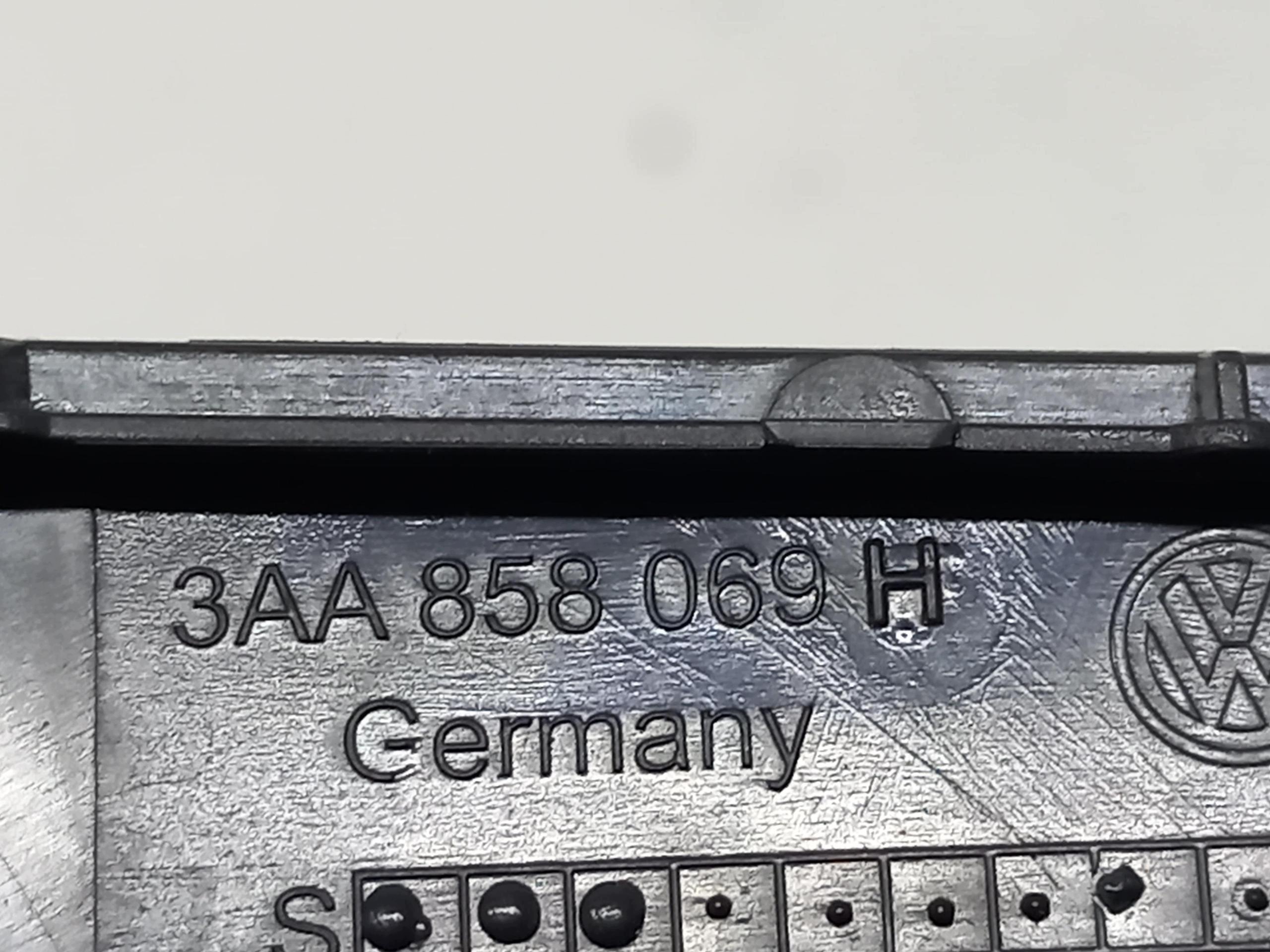 VW PASSAT B7 CC Châssis DEKOR Console Moyen RADIA 3AA858069H OEM