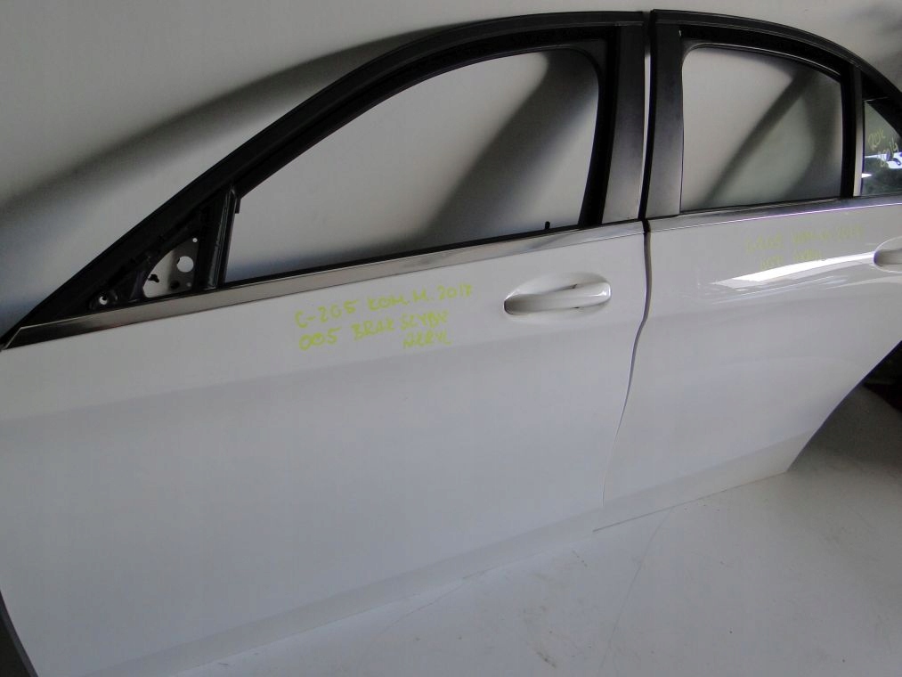 MERCEDES C KLASA W 205 DRZWI LEWE PRZÓD TYŁ AKRYL Producent części Mercedes-Benz OE
