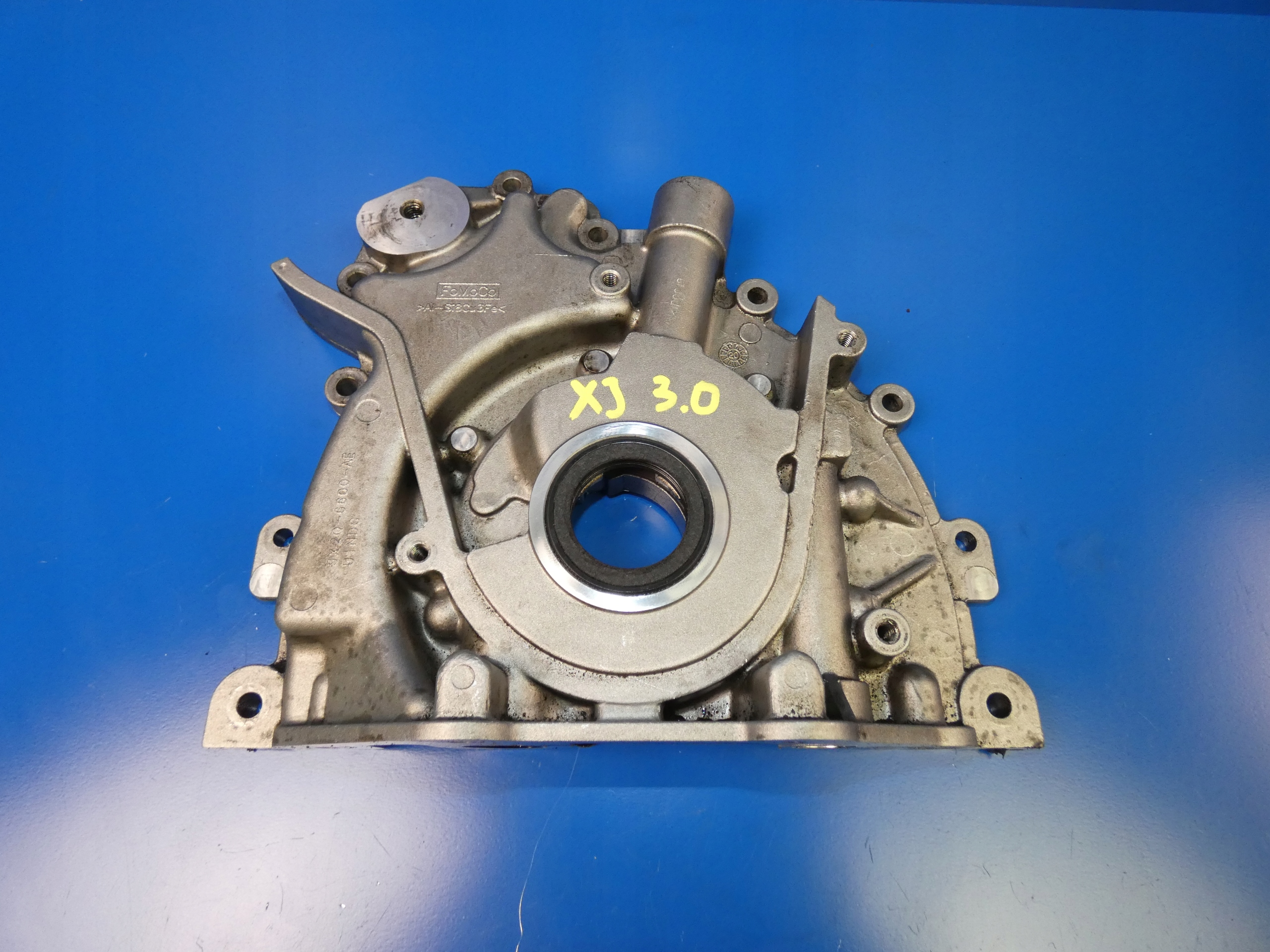 JAGUAR XJ X351 XF 3.0 D oil pump