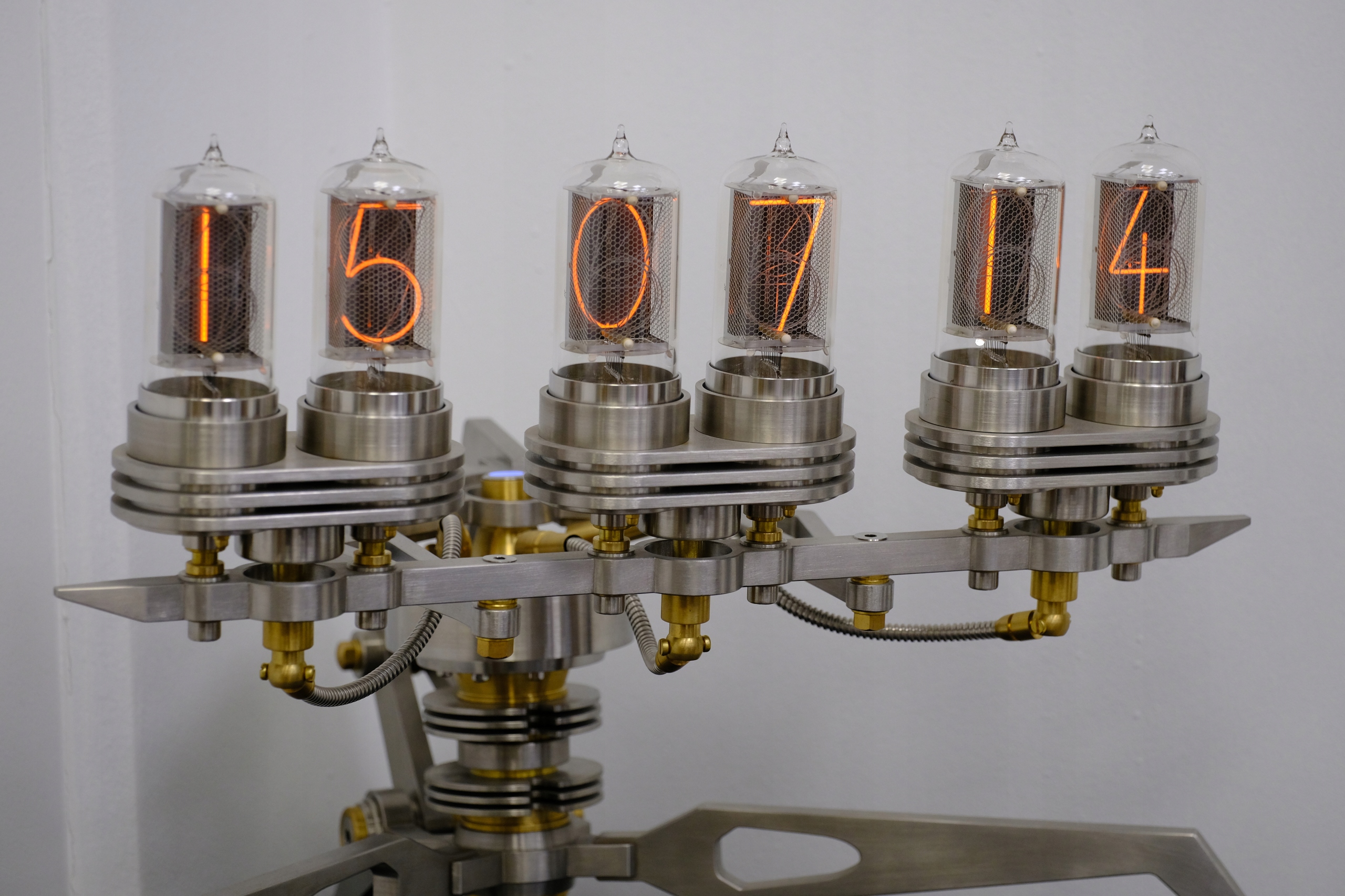 Zegar MB&F x Frank Buchwald Nixie Machine III for MB&F M.A.D. Gallery