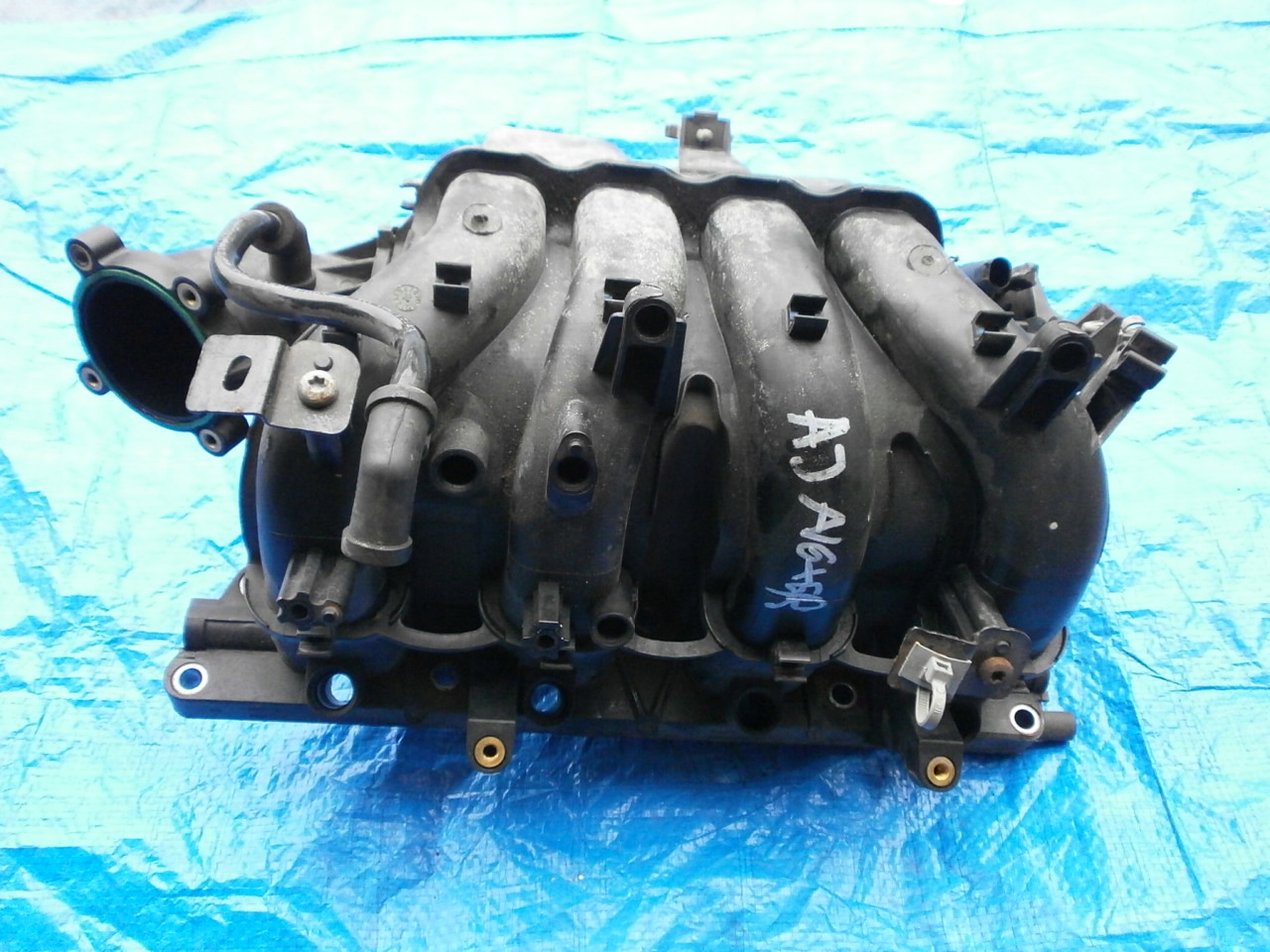 Гофра трубки рециркуляции картерных газов хендай старекс. Впускной коллектор опель мокка 1. Опель мокка впускной магистрали. Впускной коллектор t18sed. Мокка коллекторы.