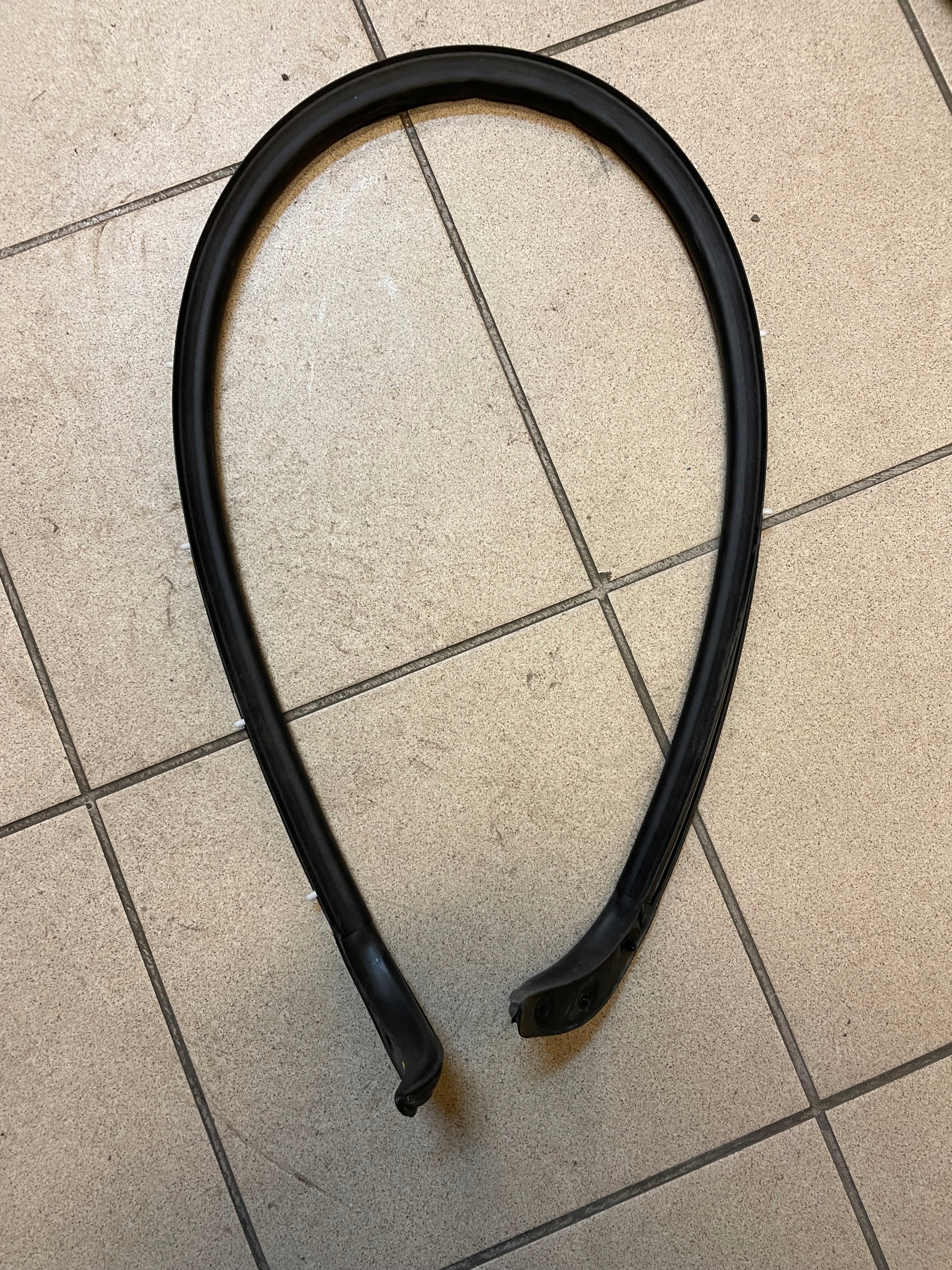 Uszczelka pokrywy bagażnika BMW 7417422