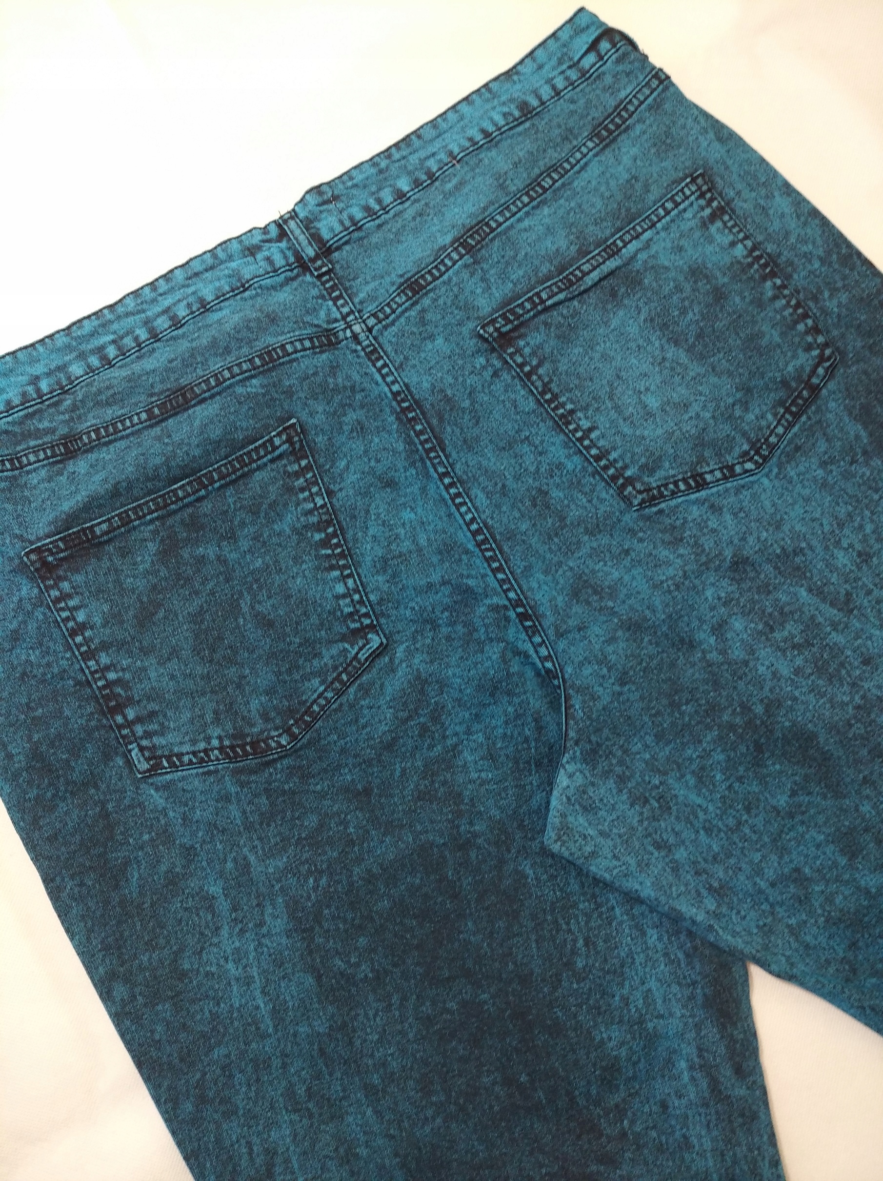 spodnie mom jeans elast ze streczem marmurek 54 Stan (wysokość w pasie) wysoki