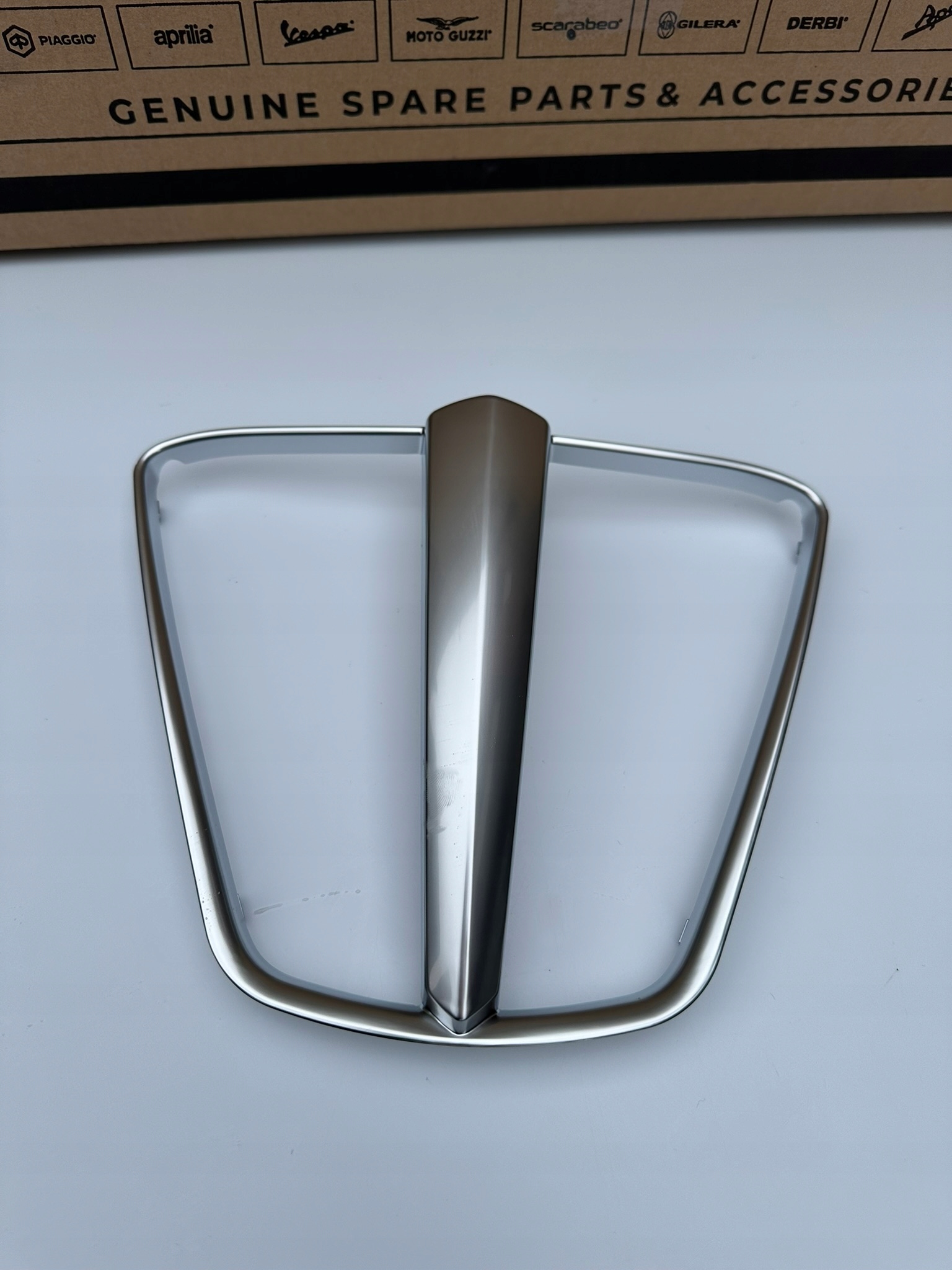 Piaggio MP3 2007-2014 chróm s grilom Nová originálna krytka chladiča dekor