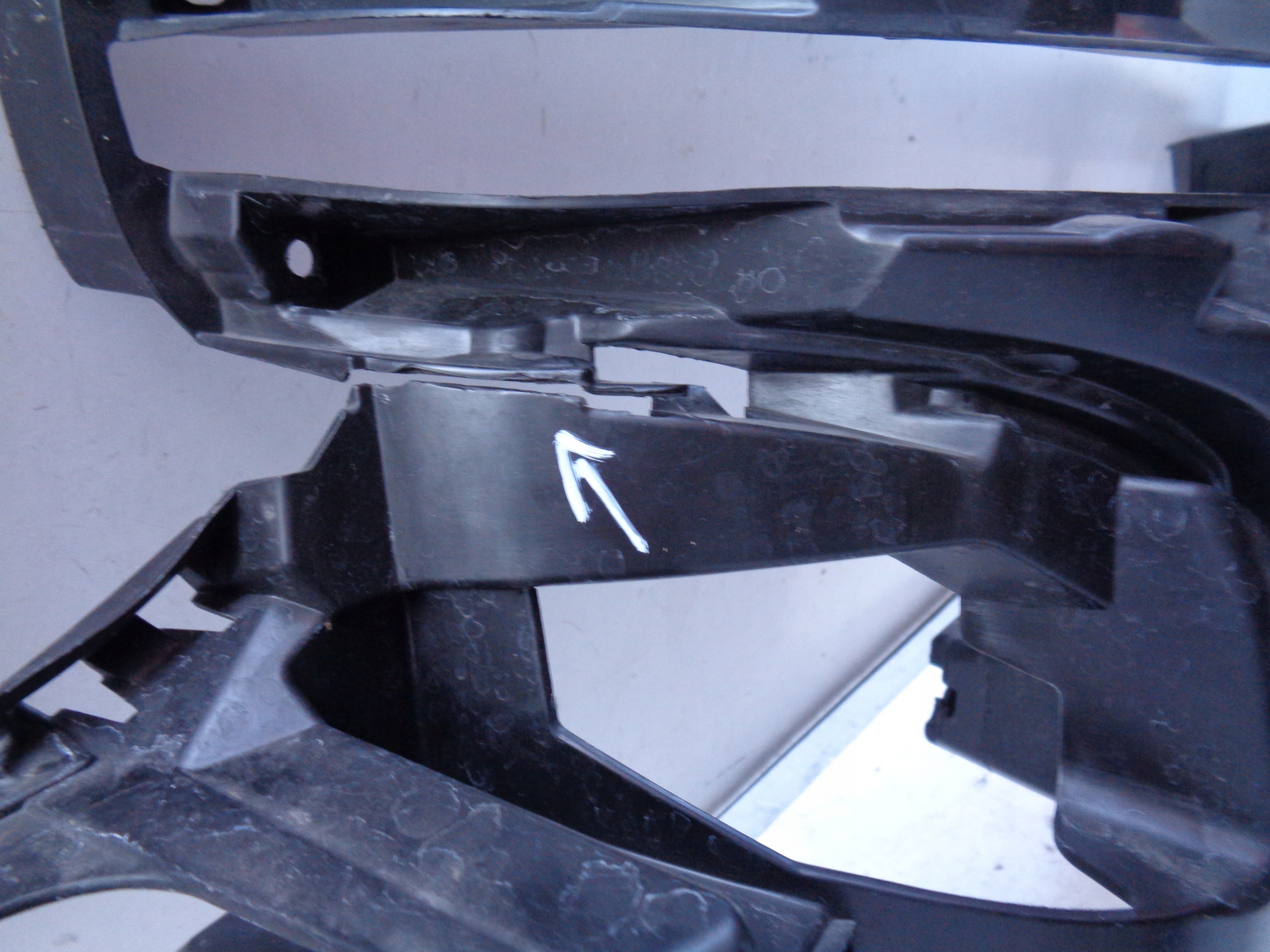 Traversa Paraurti superiore Supporto GRIGLIA MAZDA CX60 22