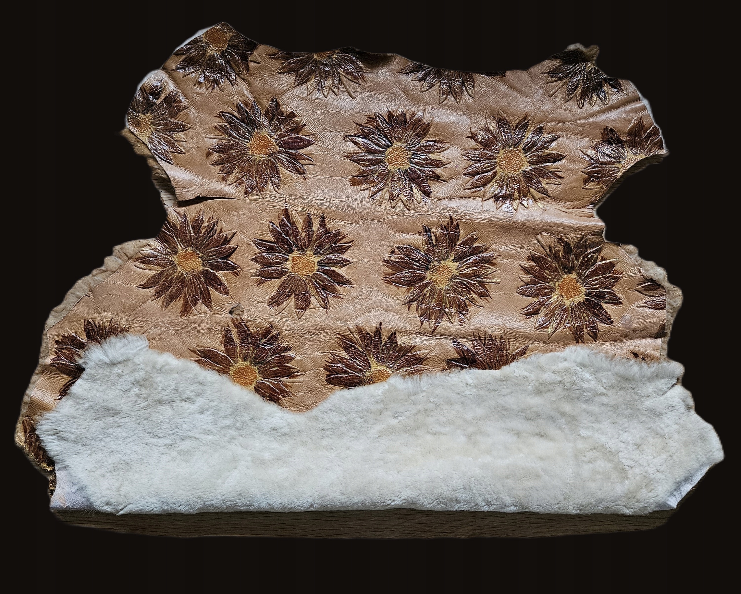 Ovčí kůže lícová s květy 60x60cm