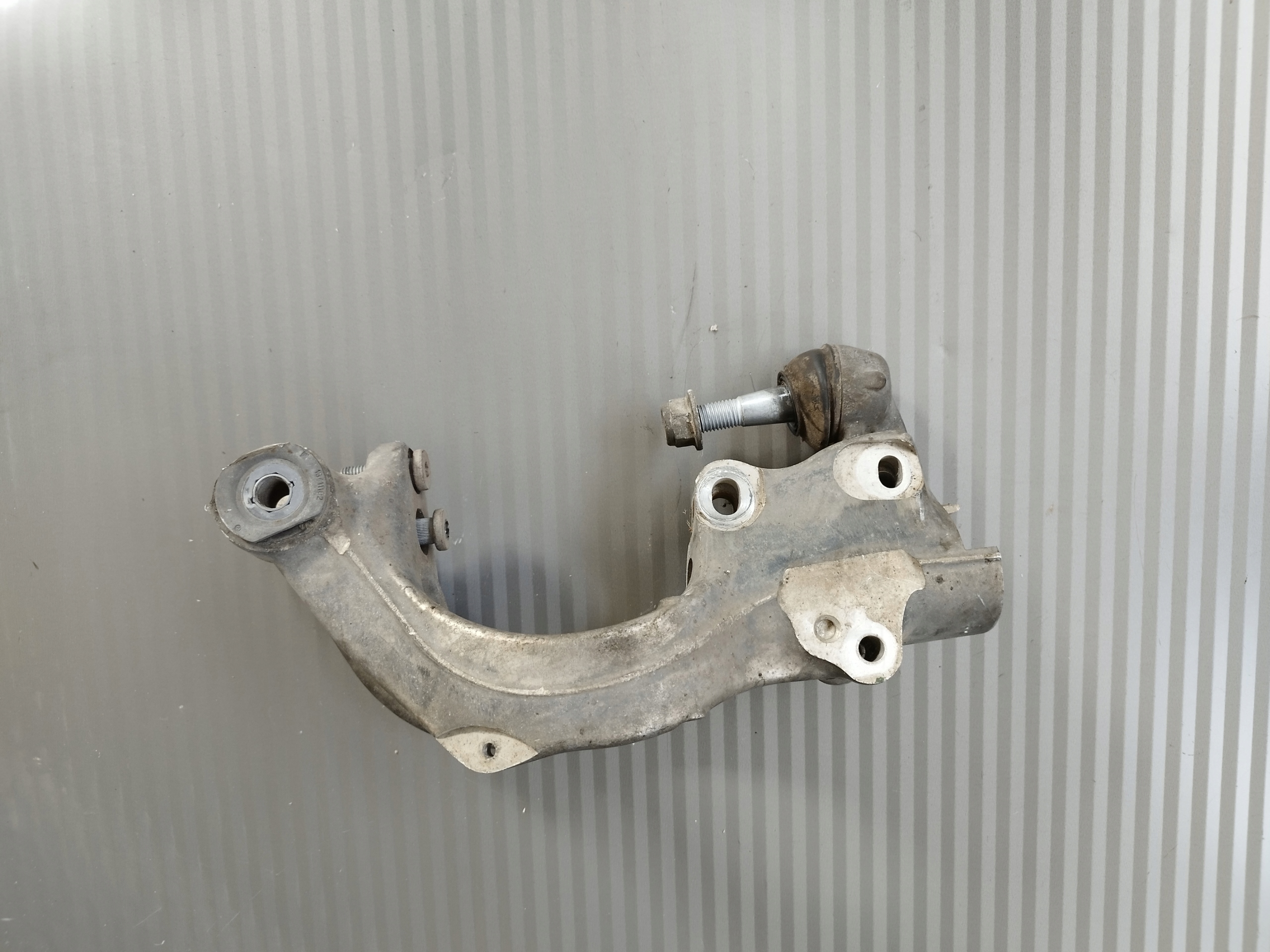 JARZMO MOCOWANIE AMORTYZATORA PRZÓD PRZEDNIEGO LEWE CADILLAC XTS 23189140L