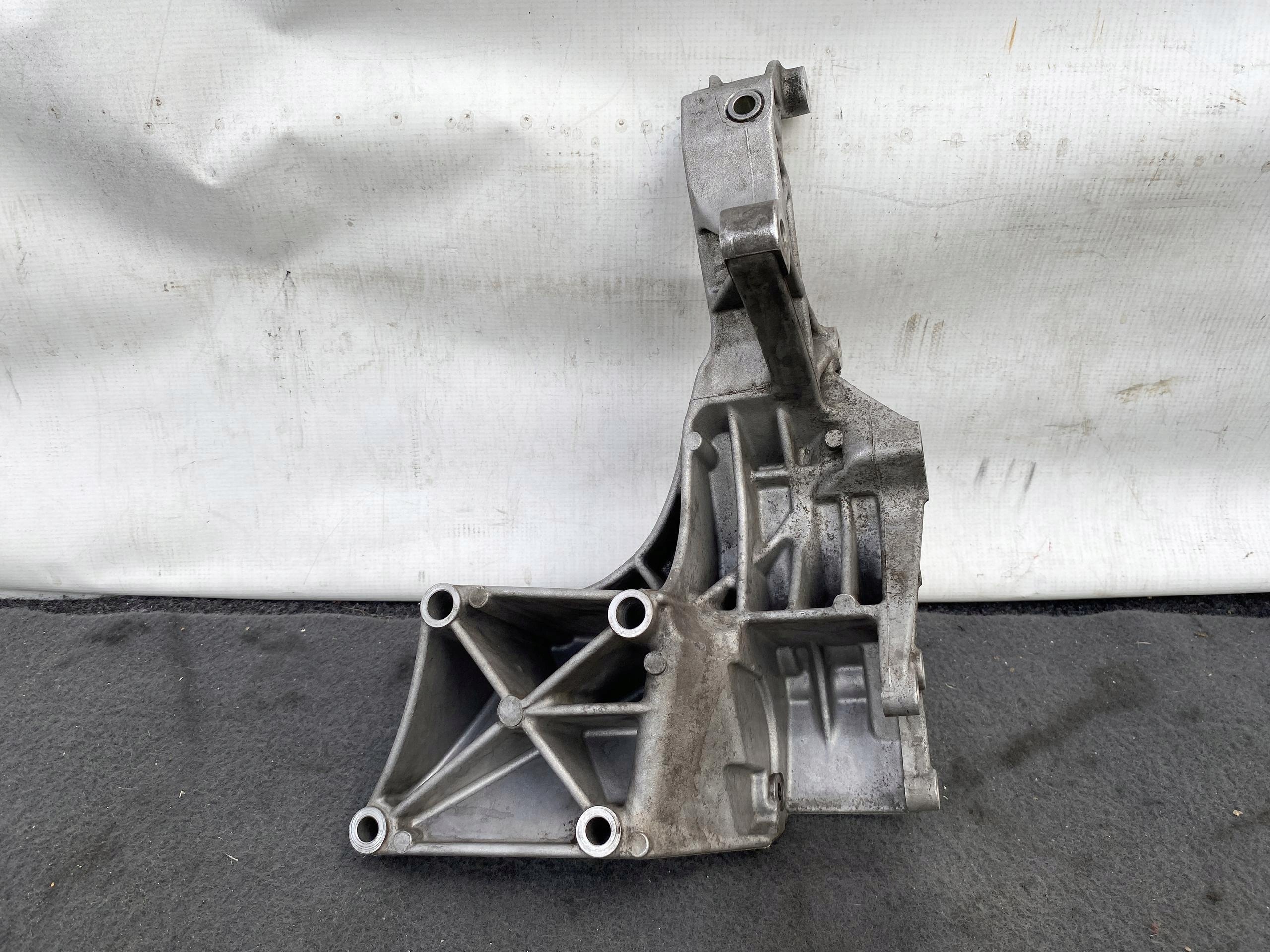 VW TRANSPORTER T4 2.5TDI 96- support holder alternator 074145169F