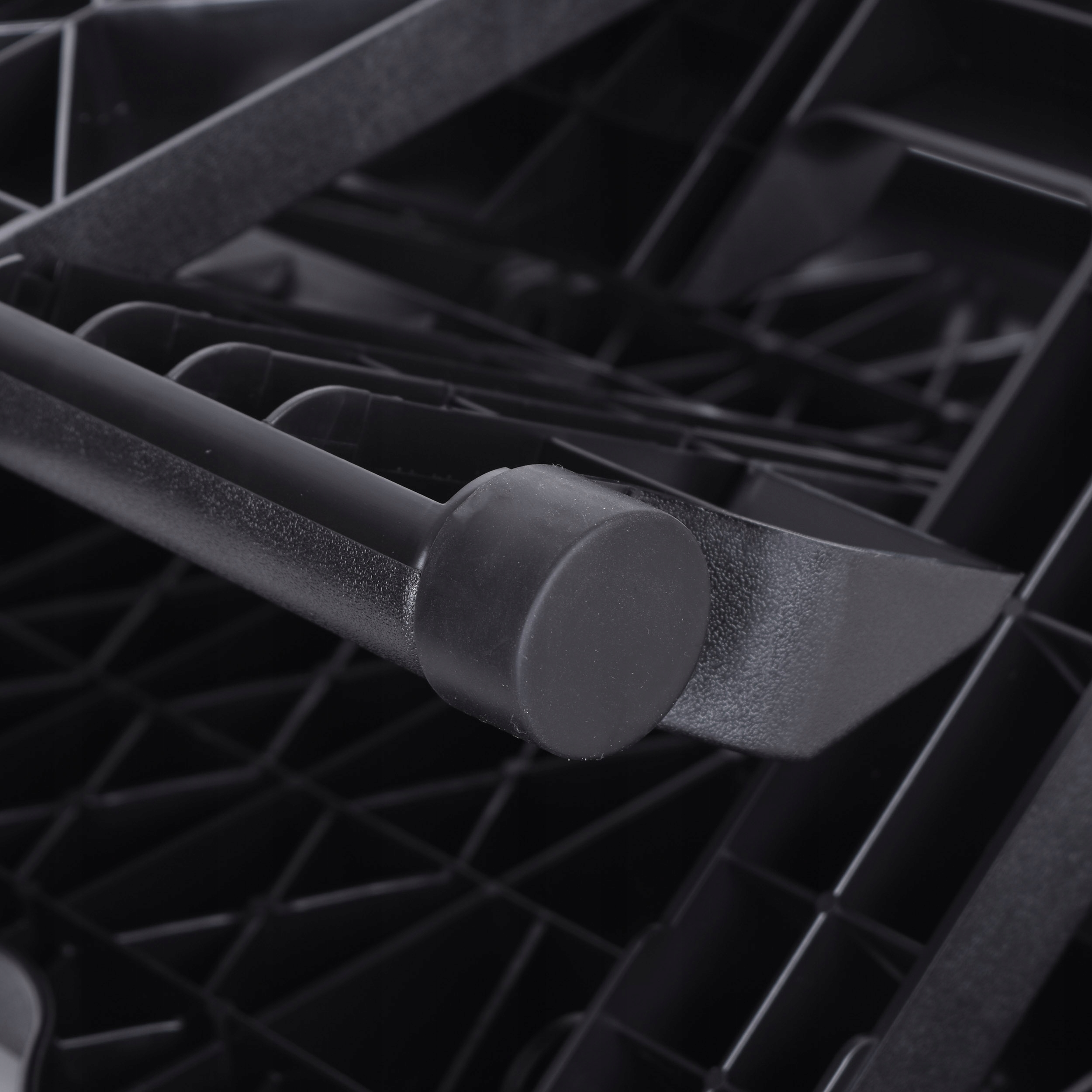 PODNÓŻEK BIUROWY EDUARDO DO FOTELA PODSTAWA POD STOPY FOTEL REGULACJA KĄTA Informacje dodatkowe gumowe nóżki powierzchnia antypoślizgowa regulacja kąta nachylenia regulacja wysokości