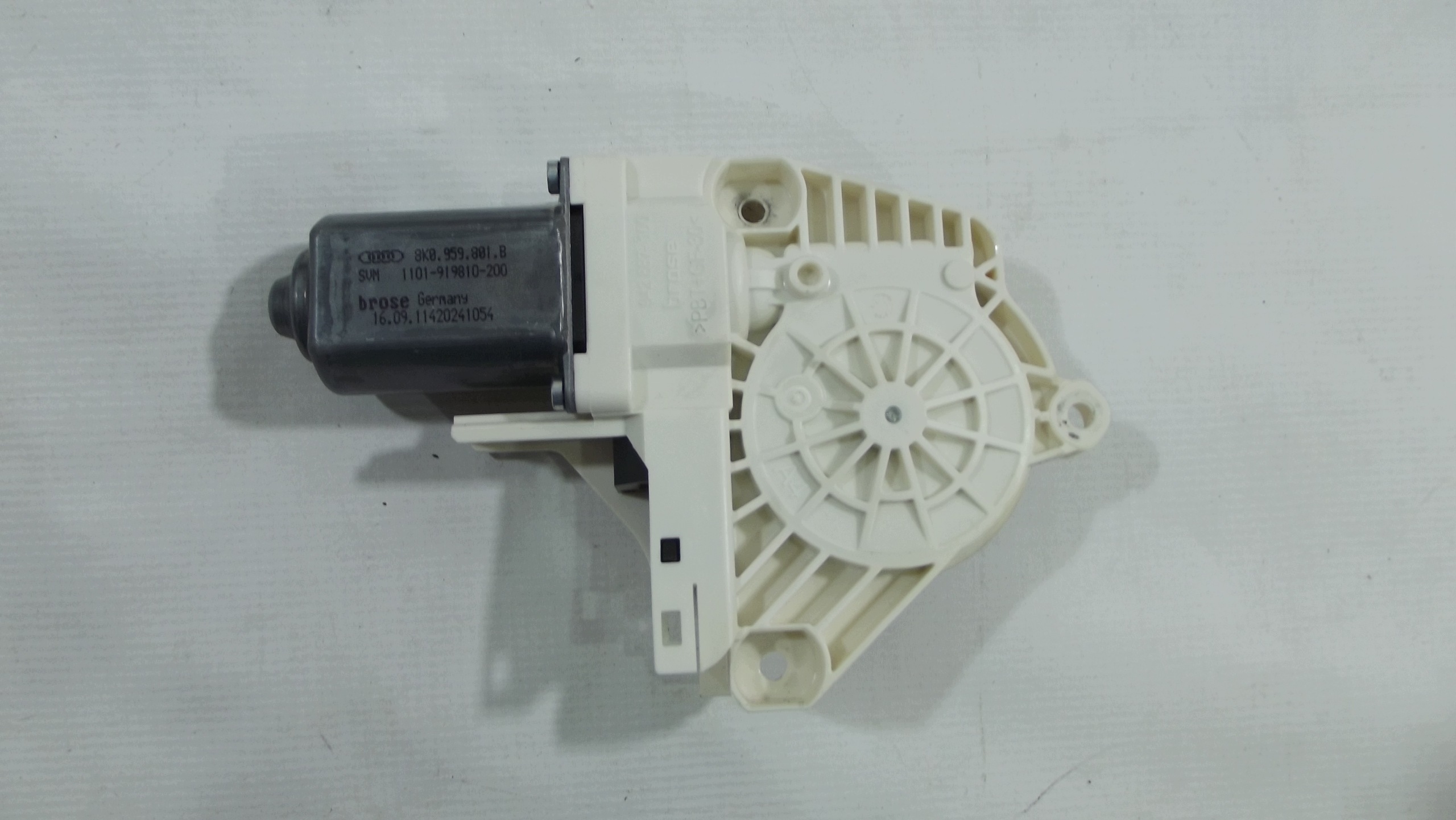 Audi A4 A5 A6 Q5 mini motor windows left front 8K0959801B