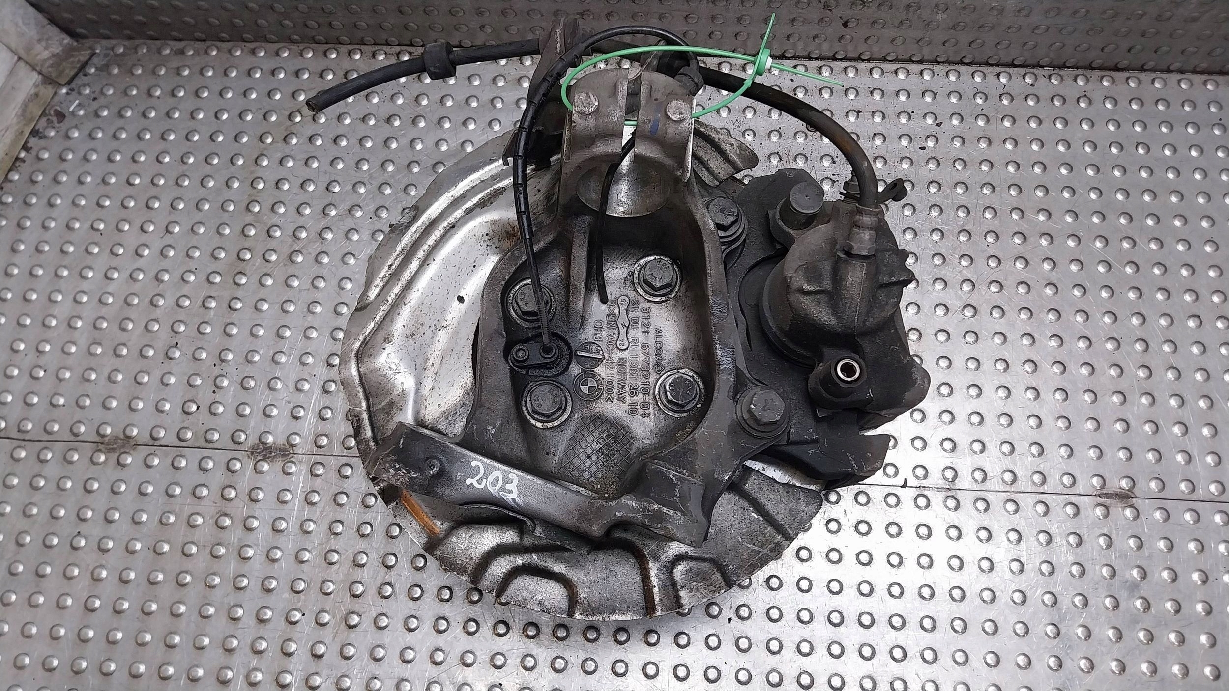 otoč čapu strmeň pravý predok 6773210 BMW E90 E91 E92 E93 E81 E82 E87