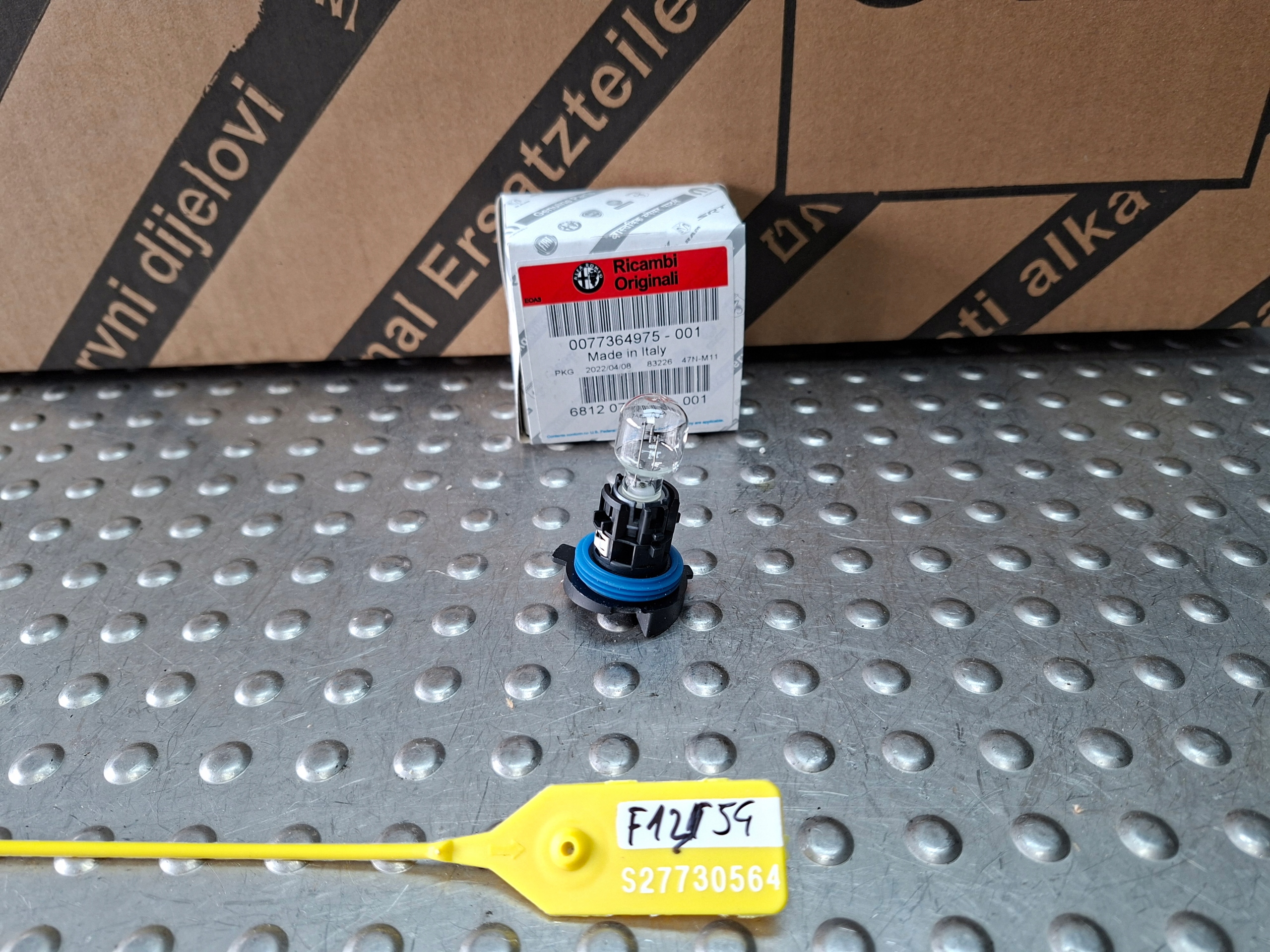 Żarówka HP24W 12V Alfa Romeo Fiat Jeep Lancia Oem 77364975 68120748AA