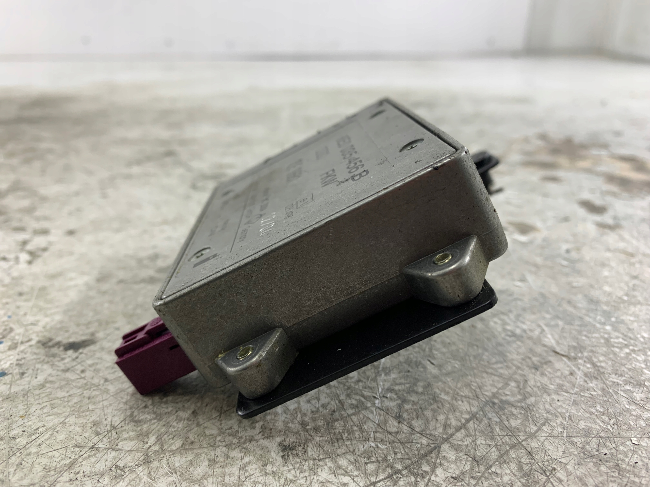 AUDI A4 B6 B7 module antenna amplifier 8E0035456B