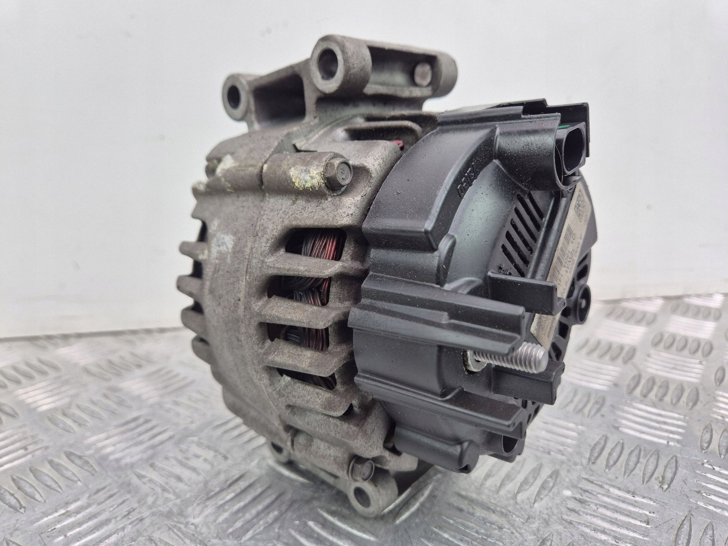 Mercedes C180 W204 1.8 Alternator A0009067902