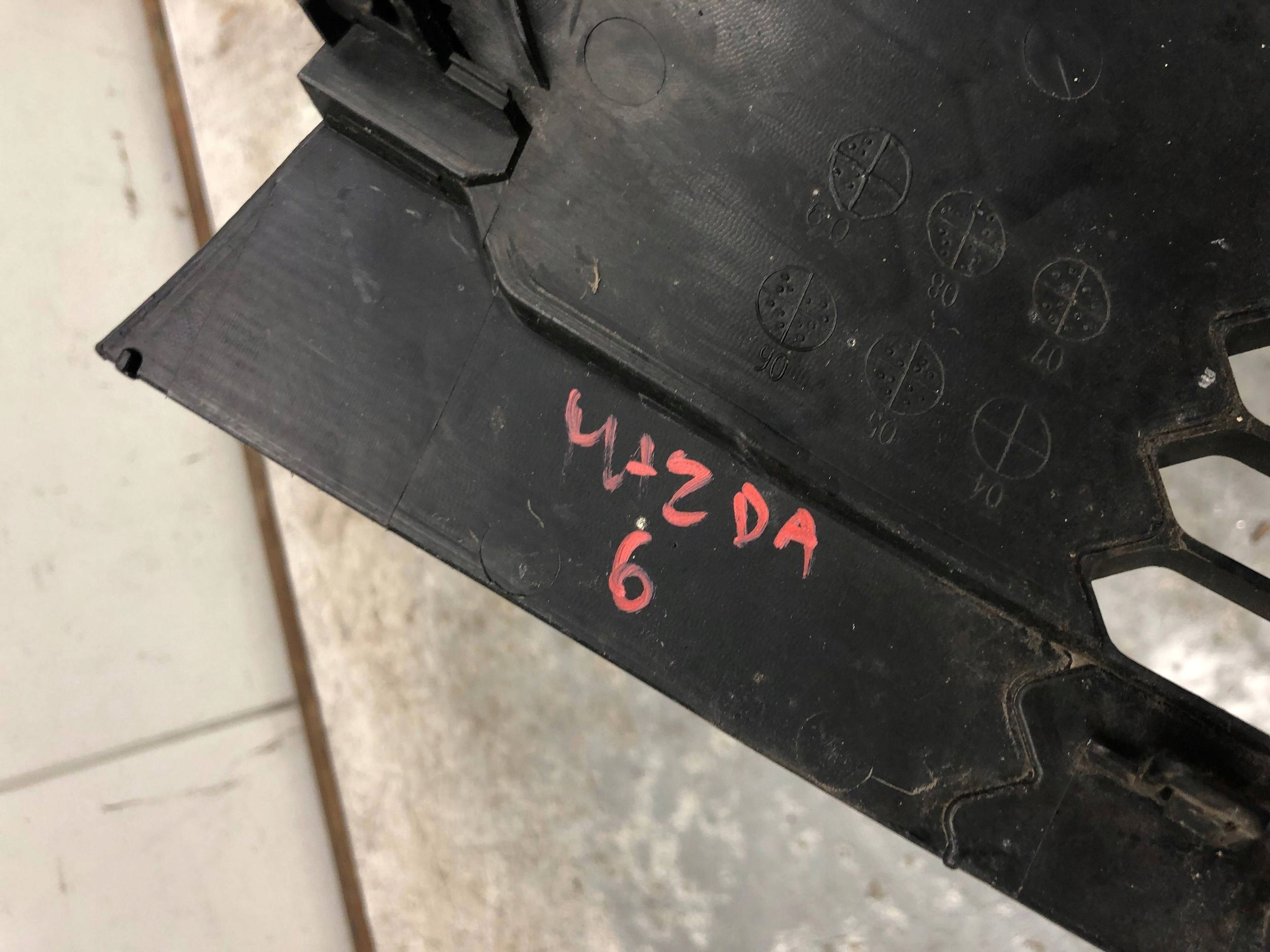 Lüftungsgitter der Stoßstange mitte MAZDA 6 GR1A-501T1