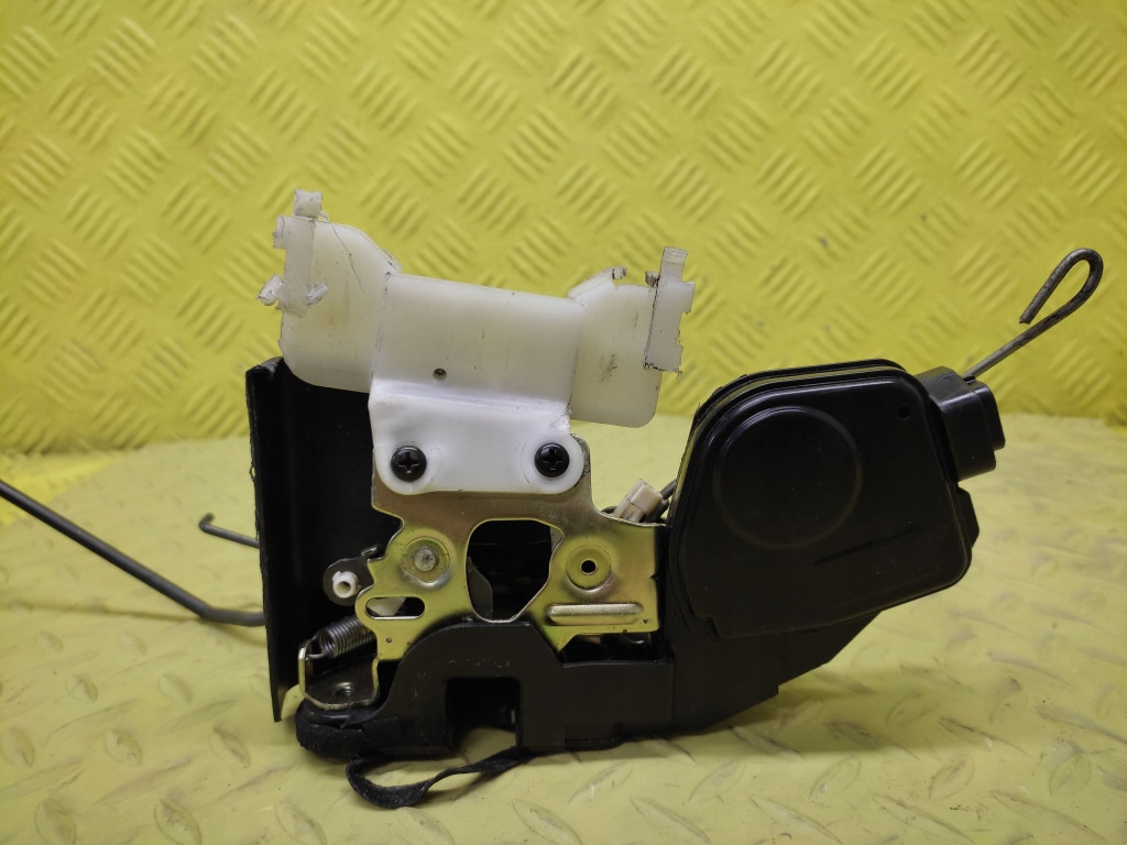 HYUNDAI ELANTRA III lock door left front