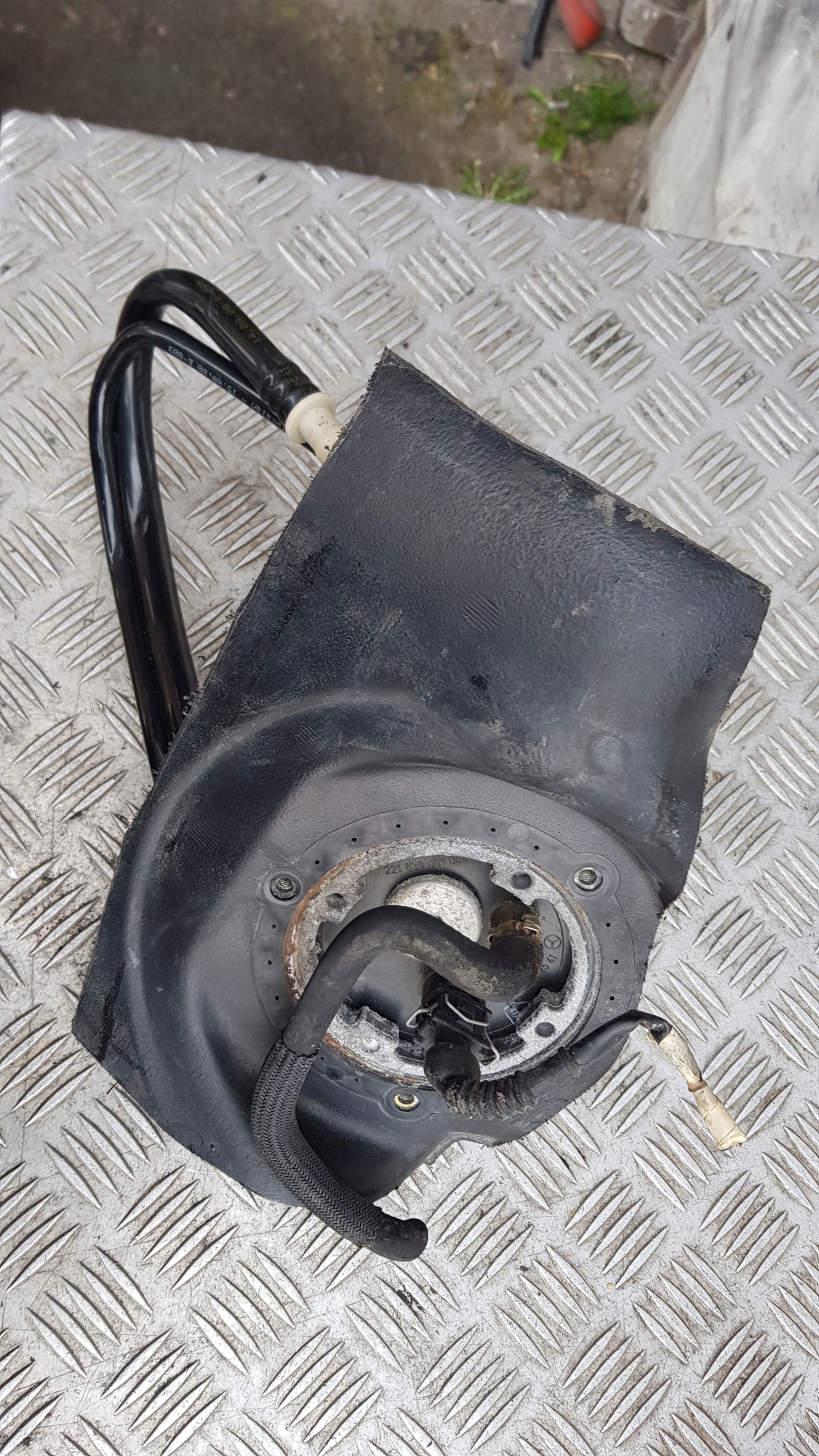 MERCEDES W208 2.3 feed pump A2024702541