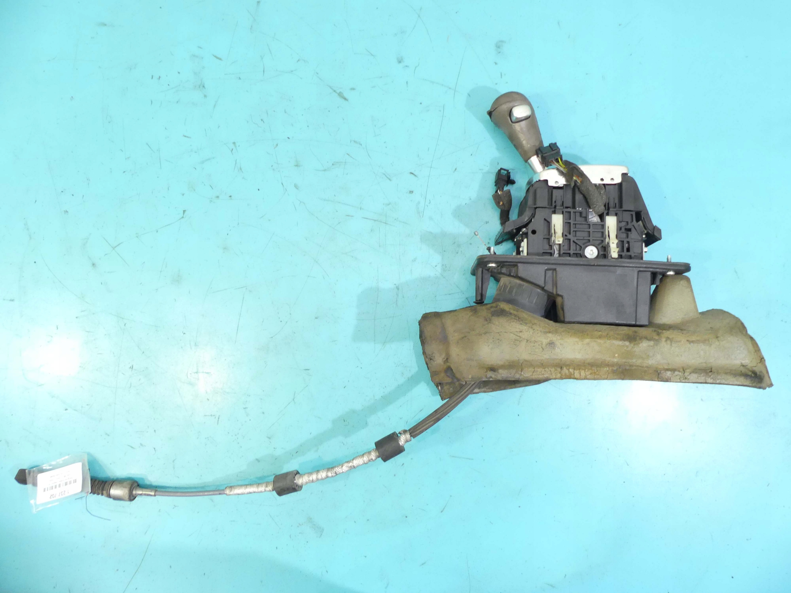 ДОМКРАТ ТРОС BIEGOW AUDI A8 D3 4b BFM